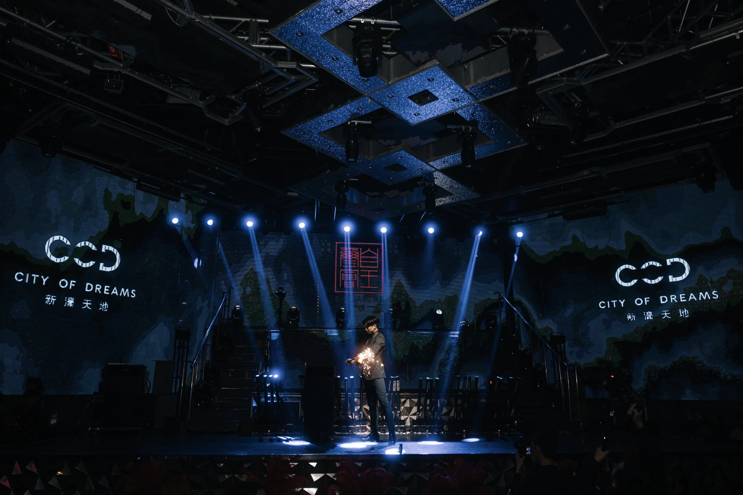Macau magician Matt Tran stage illusion magic 澳門魔術師Matt 大型幻象魔術表演 刀鋸美人 city of dream cod para club.jpg