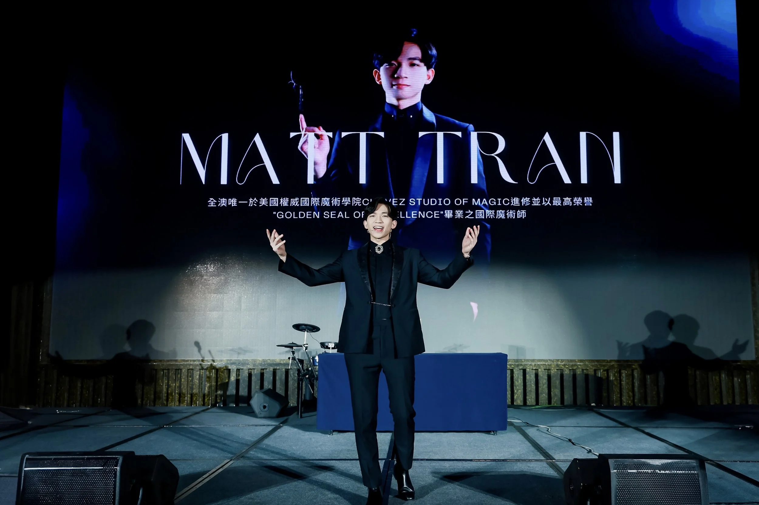 Macau magician Matt Tran stage interactive magic 澳門魔術師Matt 舞台互動魔術表演.jpg