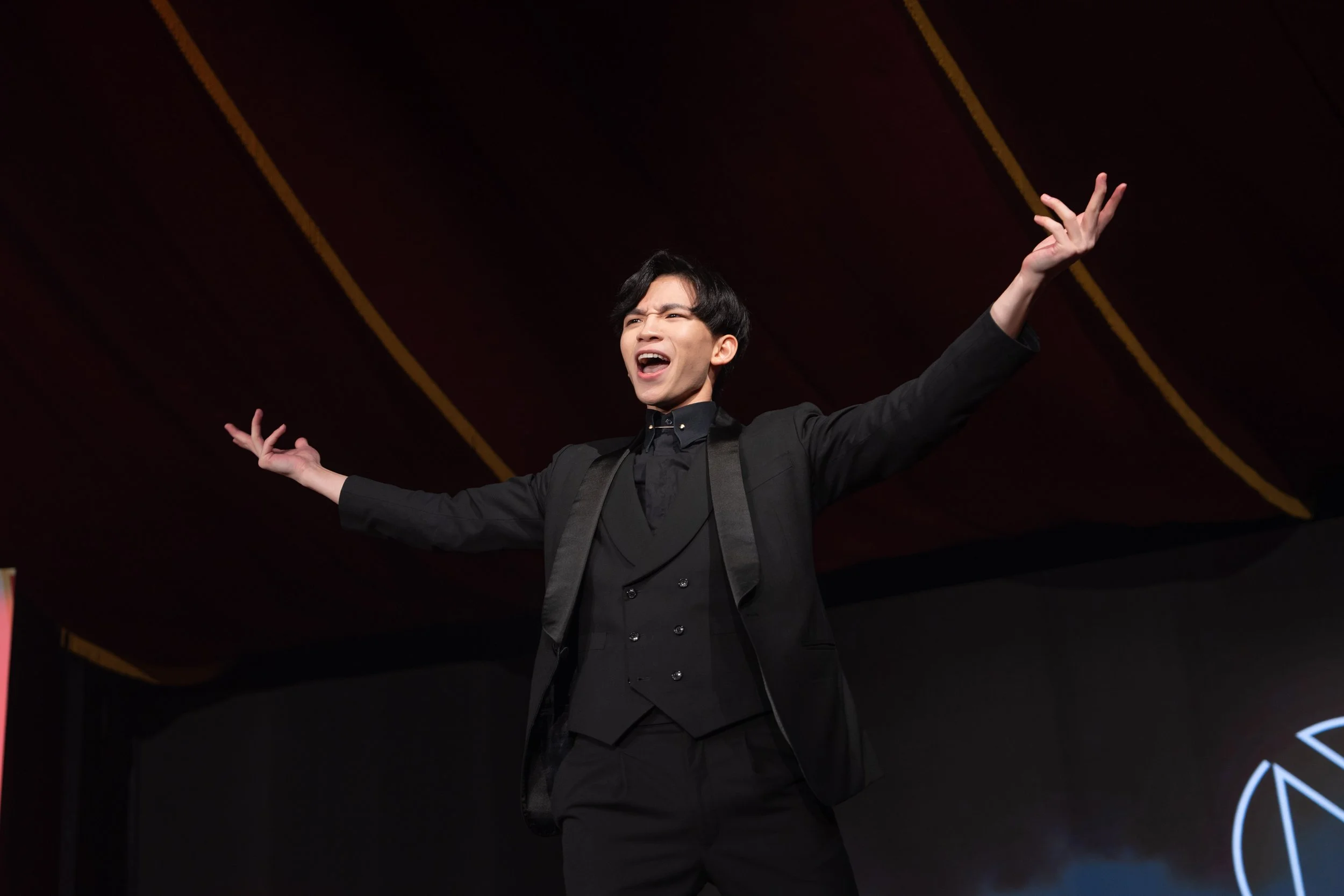 Macau magician Matt Tran stage illusion magic 澳門魔術師Matt 大型幻象魔術表演 刀鋸美人 wynn macau.jpg