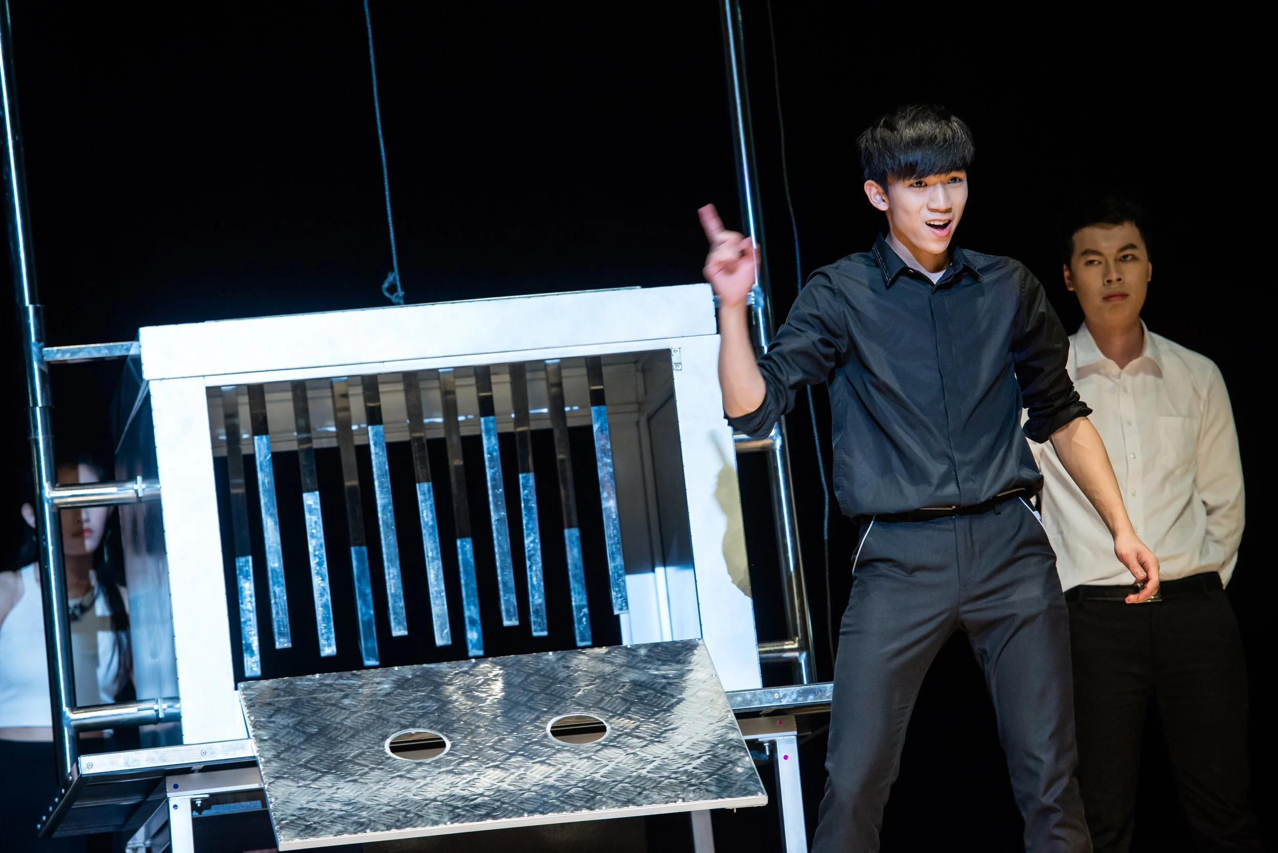 Macau magician Matt Tran stage illusion magic 澳門魔術師Matt 大型幻象魔術表演 刀鋸美人.jpg
