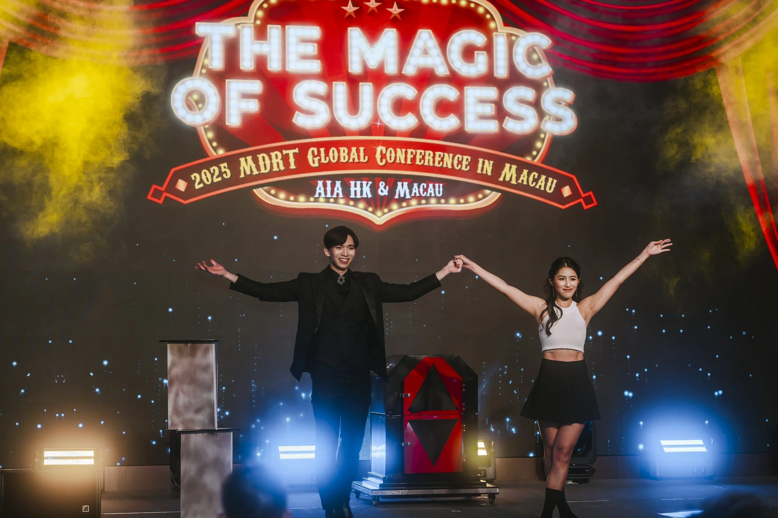 Macau magician Matt Tran stage illusion magic 澳門魔術師Matt 大型幻象魔術表演 刀鋸美人 macau tower 旅遊塔 AIA MDRT Global Conference gala dinner.jpg