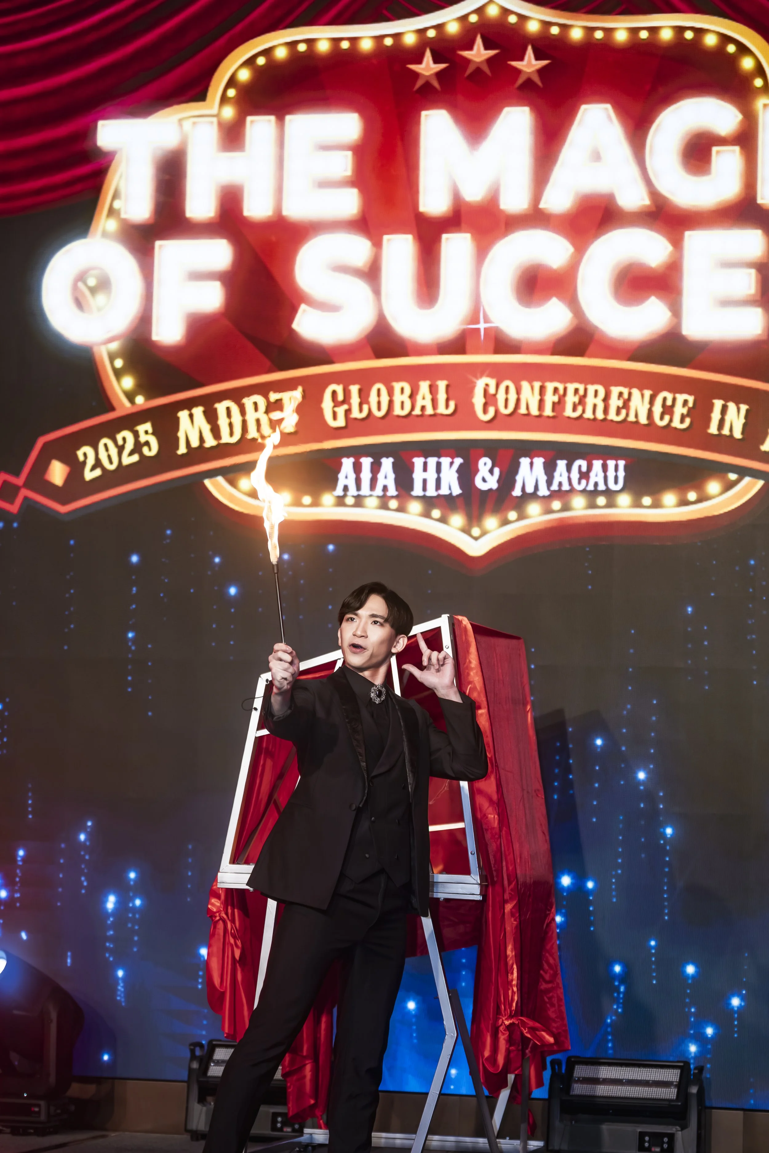 Macau magician Matt Tran stage illusion magic 澳門魔術師Matt 大型幻象魔術表演 刀鋸美人 macau tower 旅遊塔 AIA MDRT Global Conference gala dinner.jpg