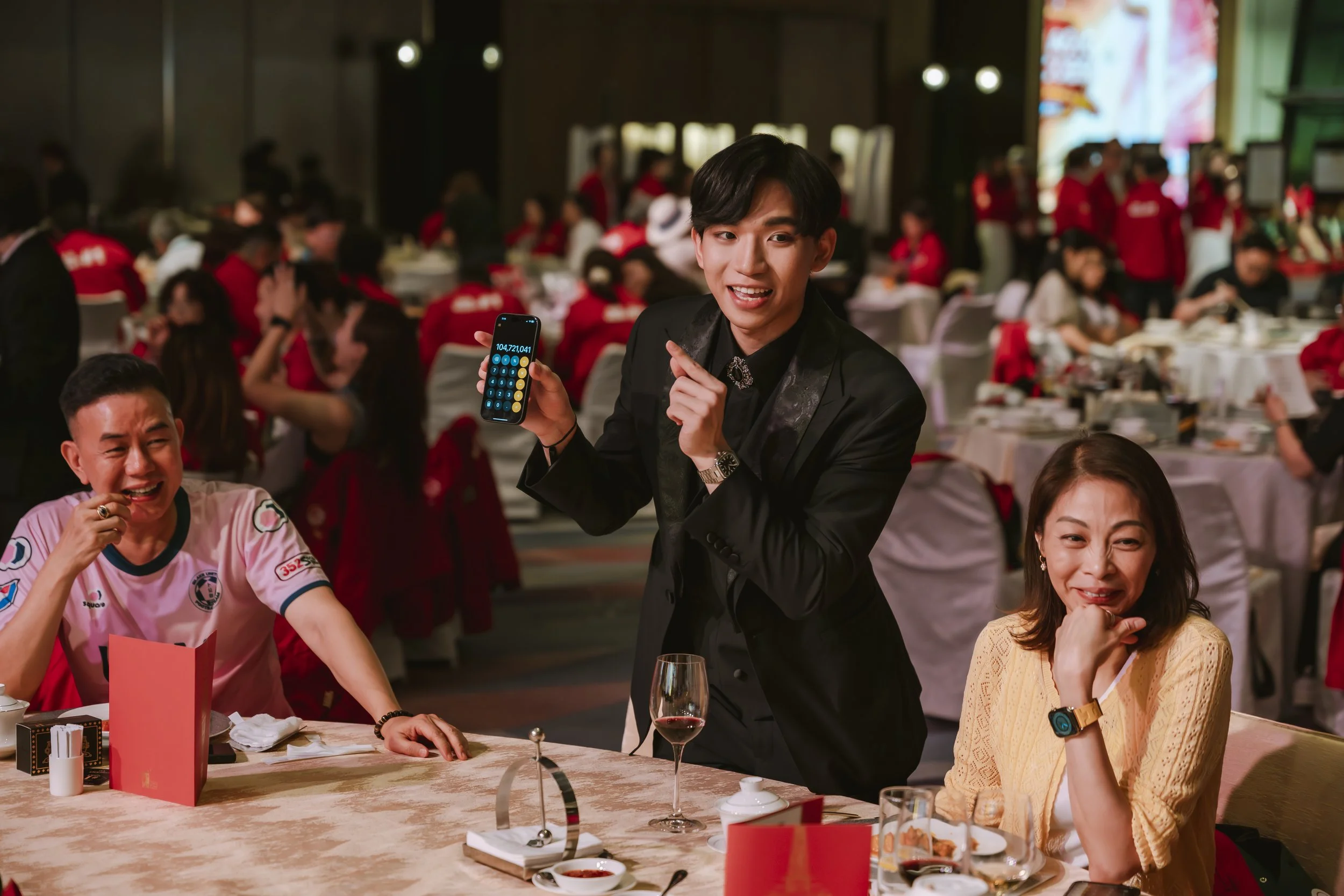 Macau magician Matt Tran close up magic 澳門魔術師Matt 近距離魔術表演 macau tower 旅遊塔 AIA MDRT Global Conference gala dinner.jpg