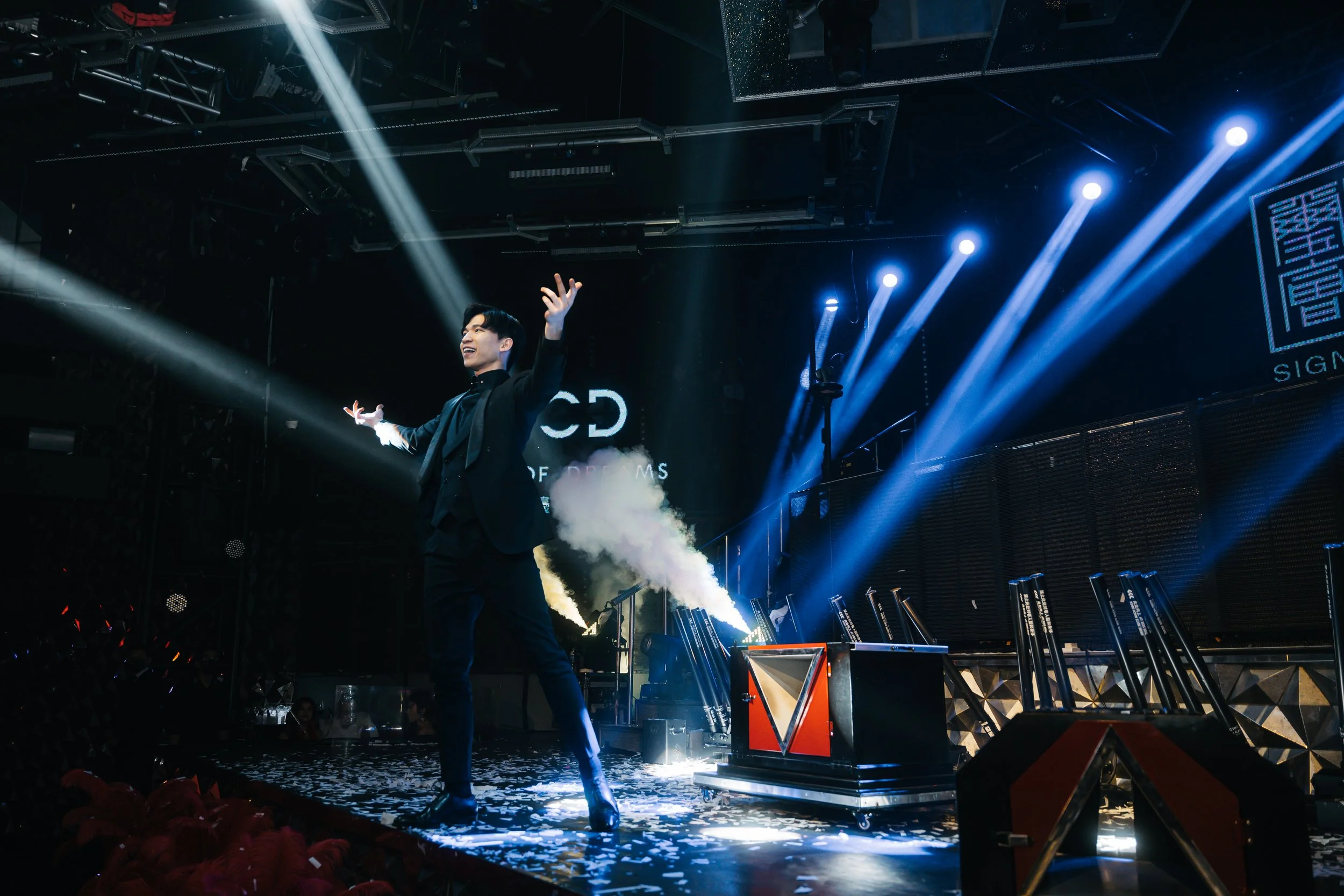 Macau magician Matt Tran stage illusion magic 澳門魔術師Matt 大型幻象魔術表演 刀鋸美人 city of dream cod para club.jpg