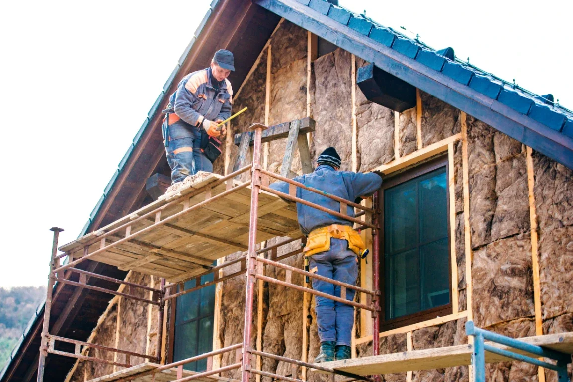 How to Set Up a Safe Scaffold for Home Renovations and Exterior Painting
