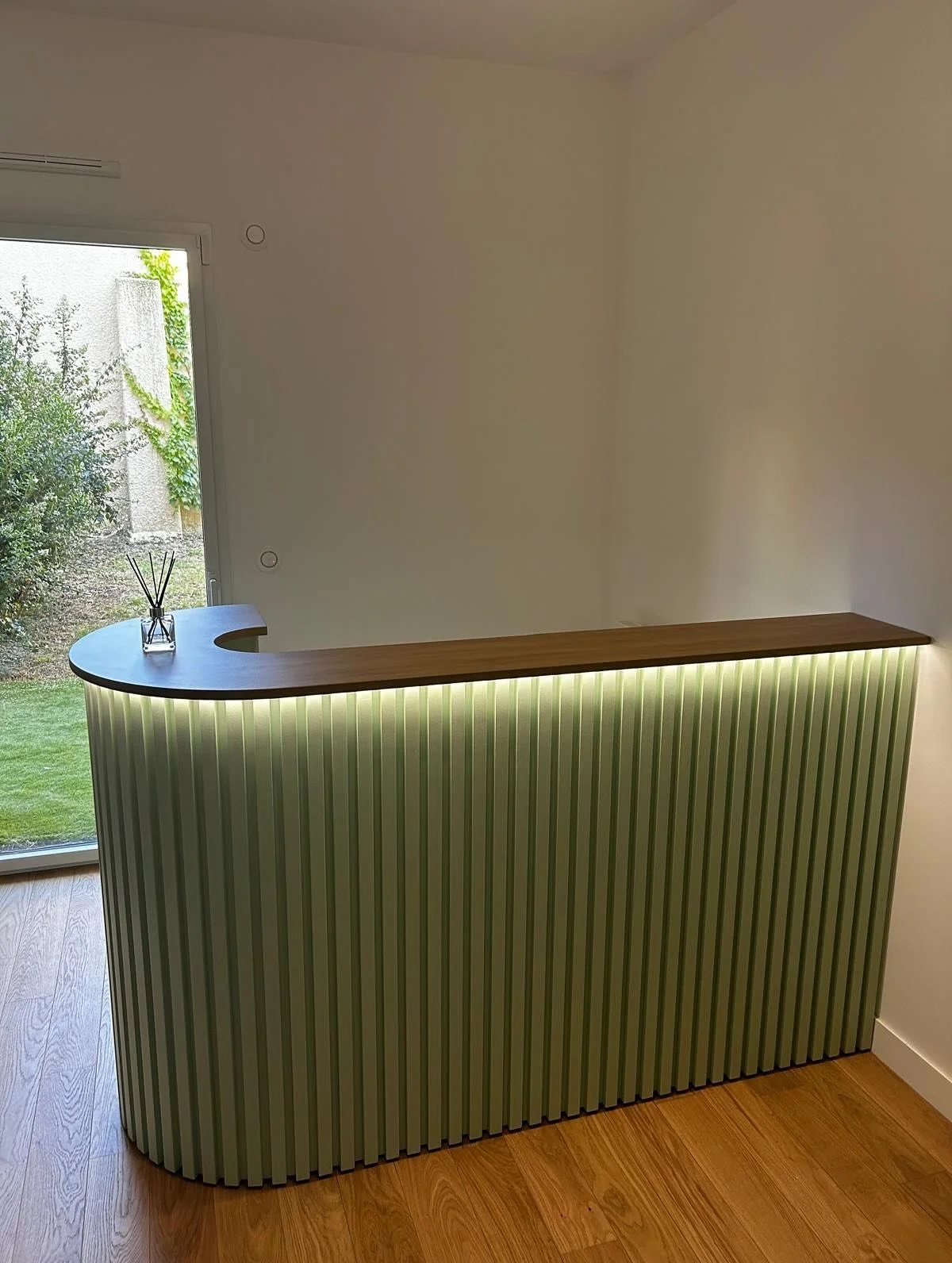 C&rsquo;est la rentr&eacute;e ! Rien de mieux qu&rsquo;un nouveau bureau sur mesure pour bien travailler !

Nouveau challenge pour moi avec la r&eacute;alisation d&rsquo;une banque d&rsquo;accueil dans un cabinet m&eacute;dical. 

Une vraie r&eacute;