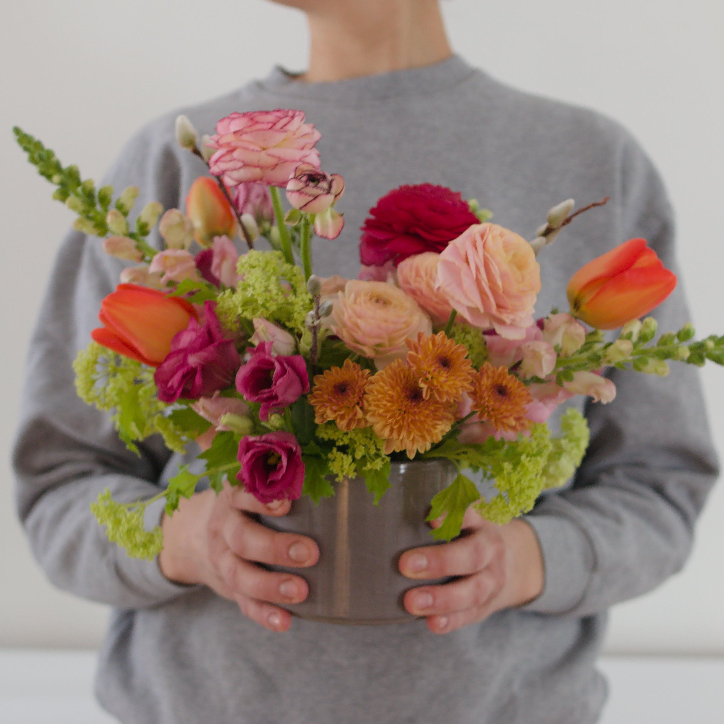 New for the 2026 season, we will be hosting our first ever French Blooms workshop at the farm!
You've been asking us for a couple years now and we are so excited to be able to offer this experience to you.

On Saturday, June 13th from 1-3pm, please j