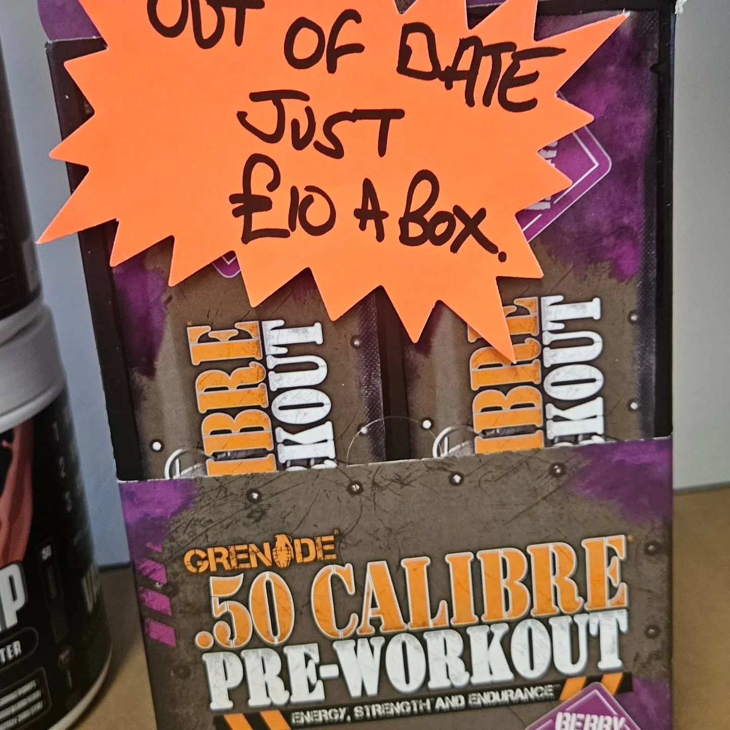 #proteinshack_ last box &pound;10 50 servings i close at 4pm today come and grab it 👍🏻free shaker with it today 😀