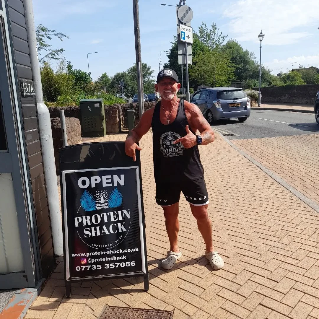 #proteinshack_ ALL IN BLACK WITH SUNSHINE FOR BLACK FRI DEAL DAY IM IN UNTILL 6PM TODAY YOU BEAUTIFUL PEOPLE 😉👊💥