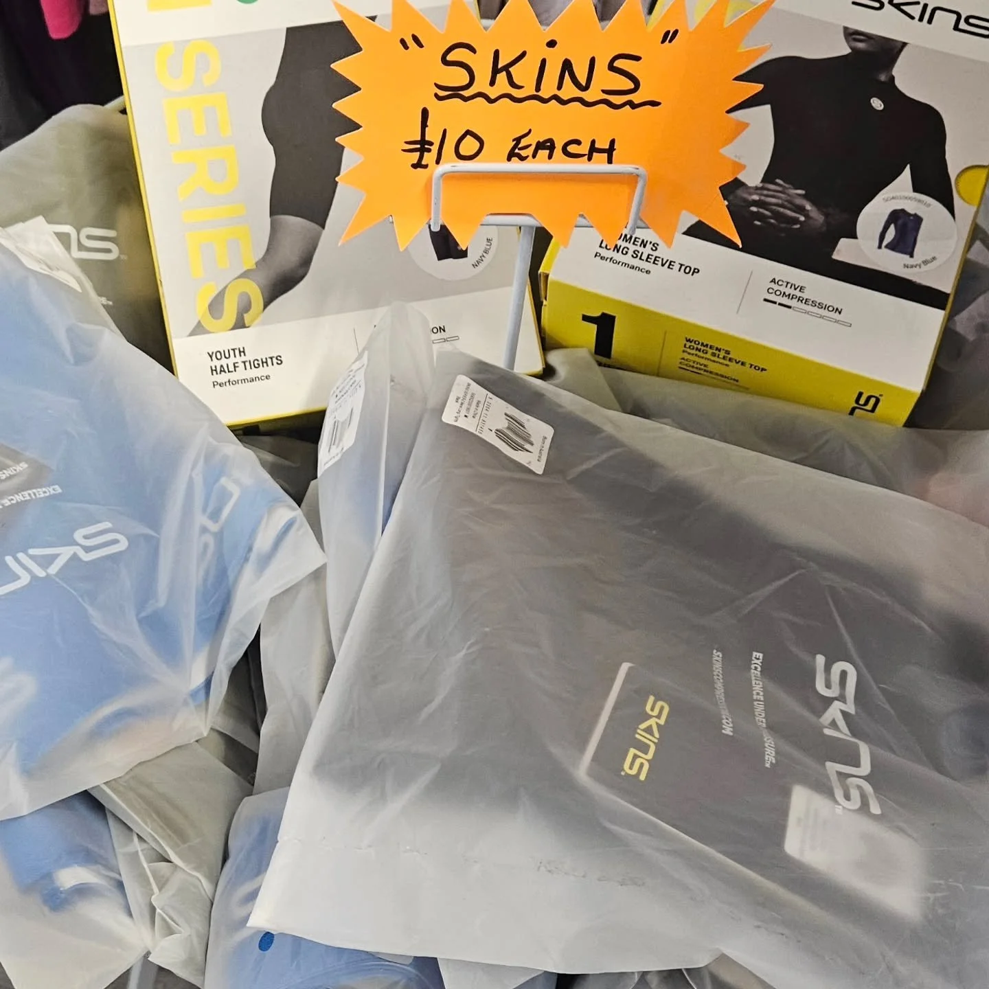 #proteinshack_ Ladies we have loads of s/m/l skins origionals in various colours perfect for the cold wheather &pound;10 for any item 😲😲😲😲or &pound;20 for any 3 today YES BUY 2 GET 1 FREE 😉😉😉😉
