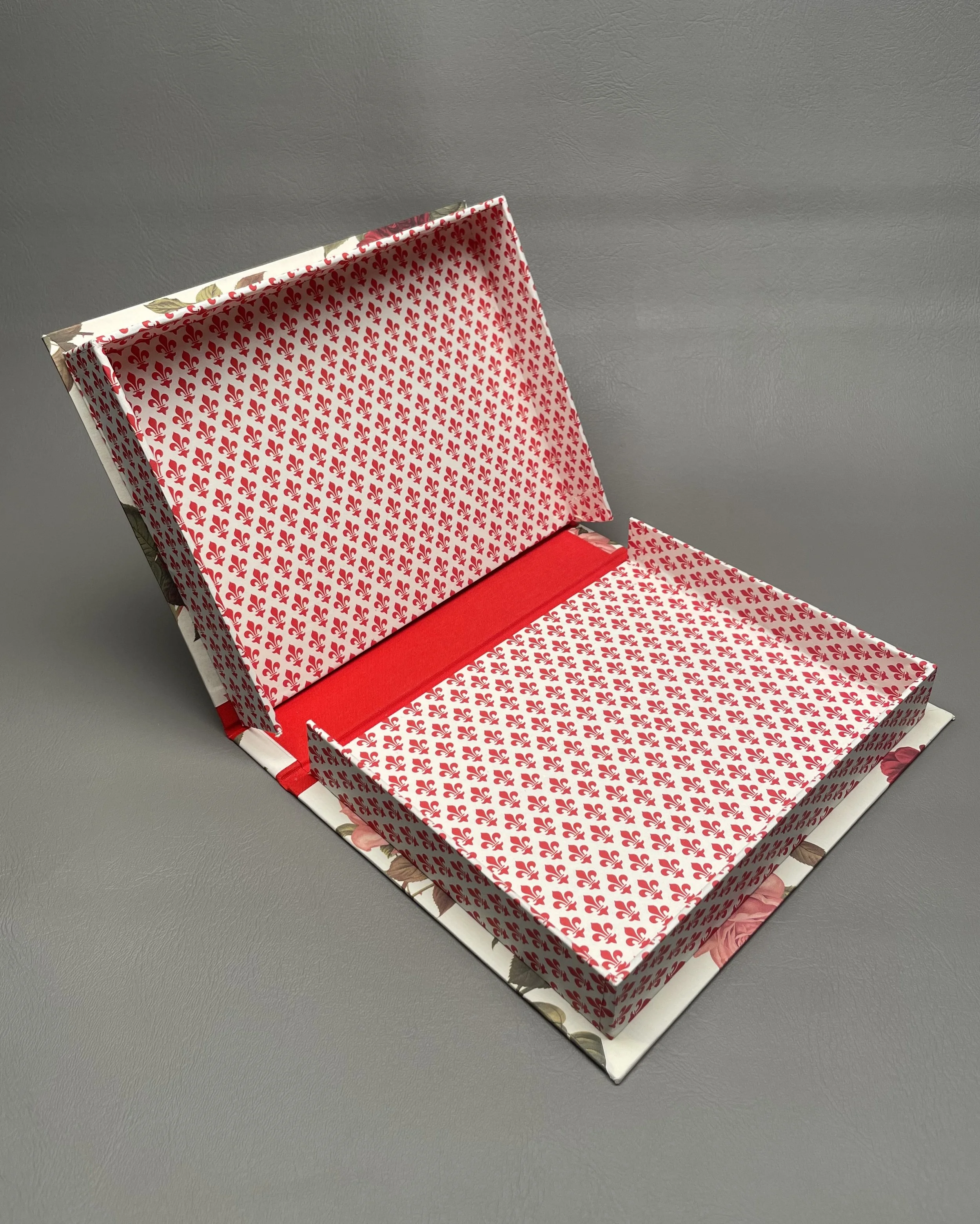 Clamshell Box, 6" x 8" x 1.25" (Interior) (Private Collection)