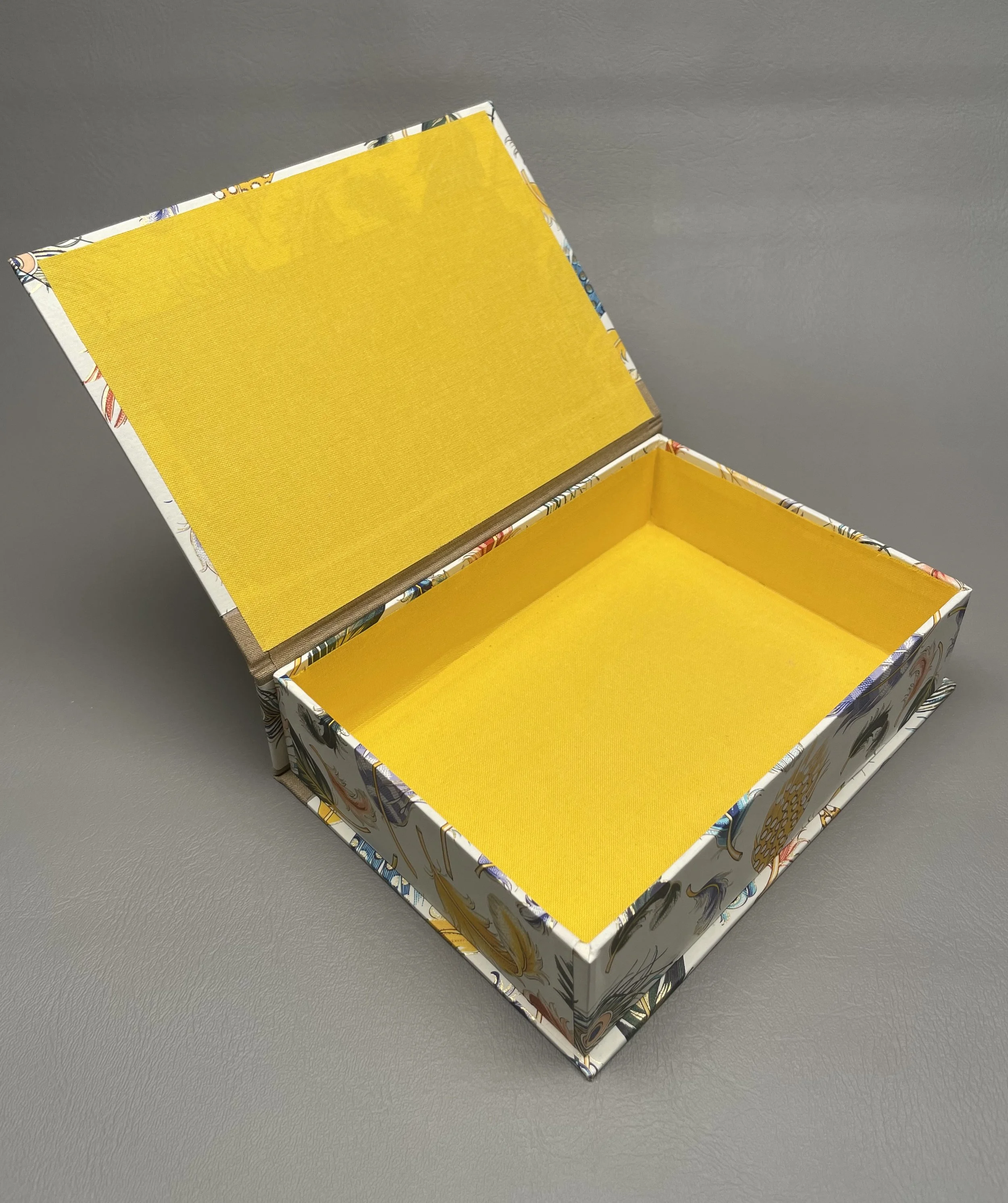 Hinge Lidded Box, 5" x 7" x 1.75" (Interior) (Private Collection)