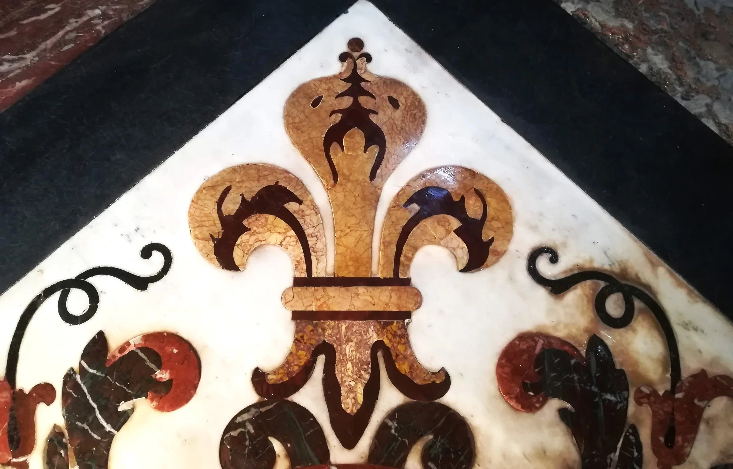 Restauration de la marqueterie de marbre du Chœur de Notre-Dame