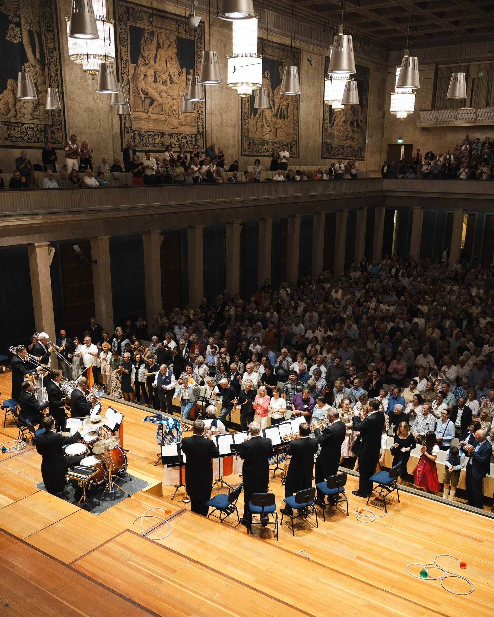 Einige Fotos von unserem letzten Konzert vor der Sommerpause im Herkulessaal der Residenz! Vielen Dank f&uuml;r den zahlreichen Besuch! 👏

Trotz eines kleinen Unfalls von Bob in der Pause war das Konzert ein gro&szlig;er Erfolg. F&uuml;r alle, die s