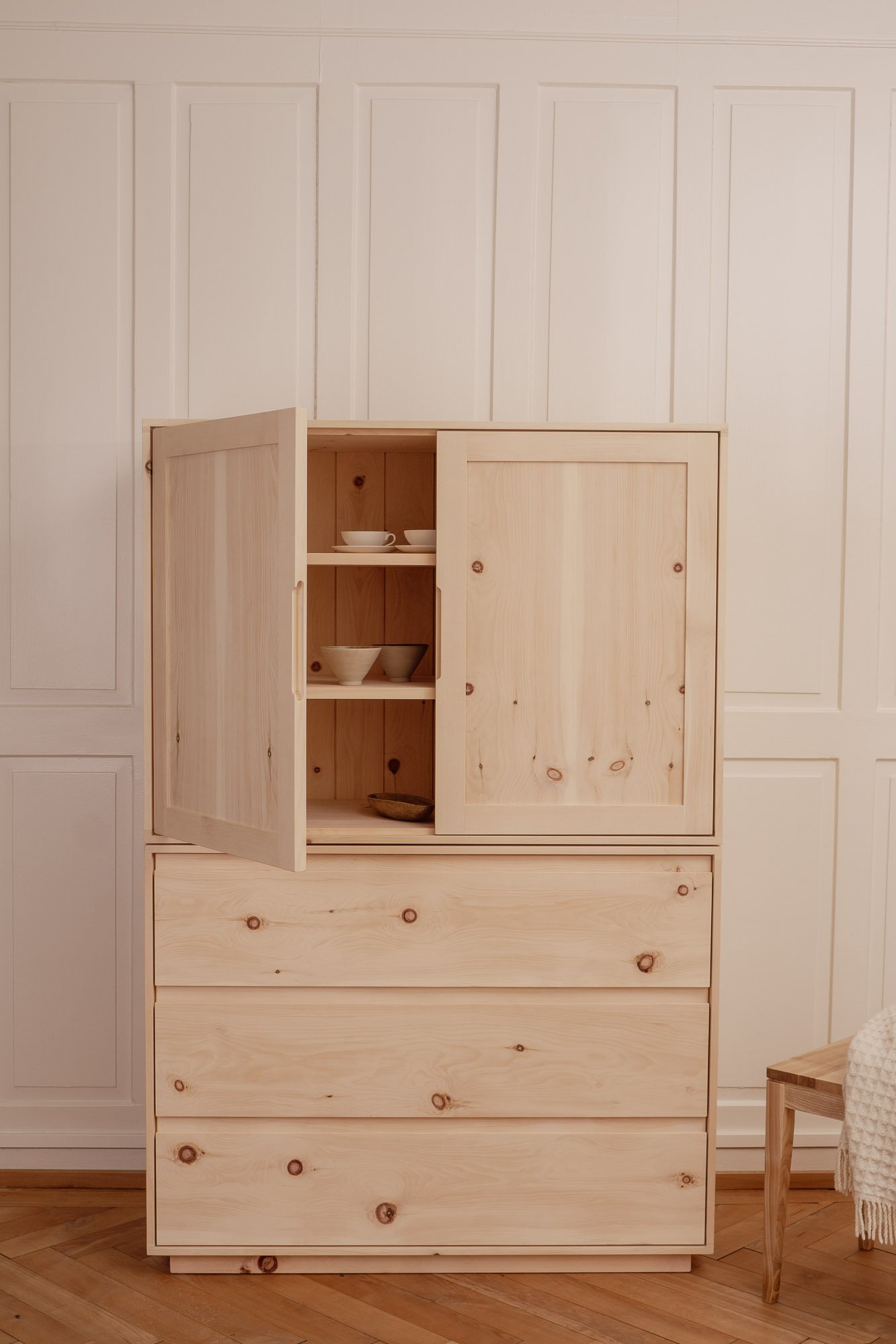 Sideboard aus Arvenholz