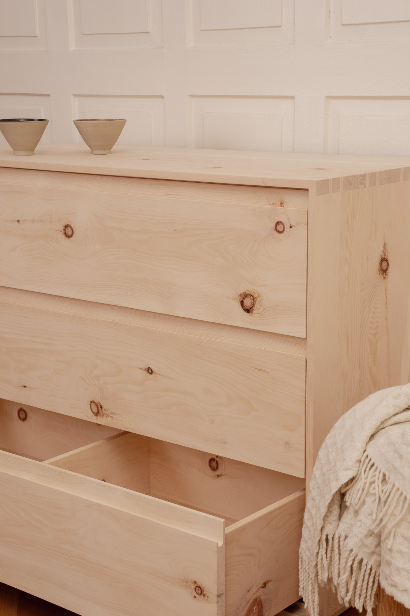 Sideboard aus Arvenholz