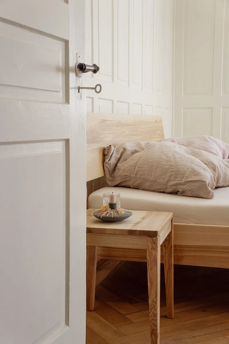 Bett aus Massivholz