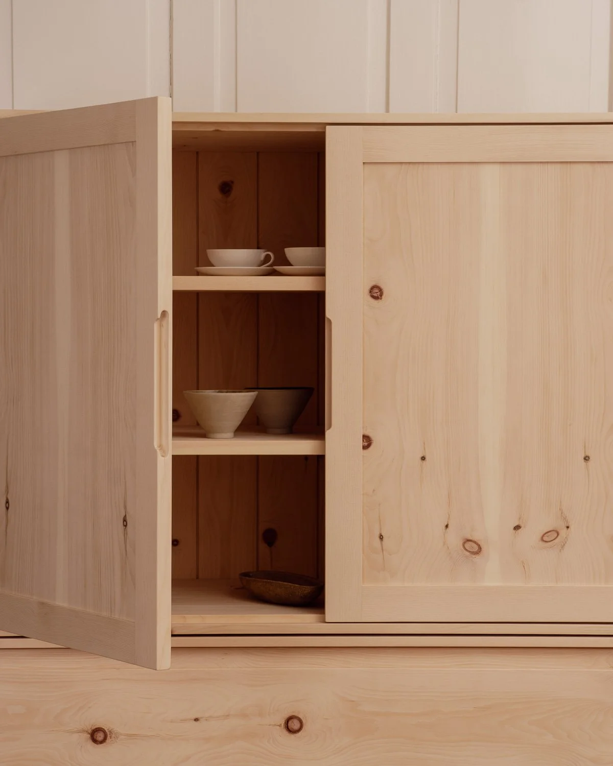 Schrank aus Arvenholz