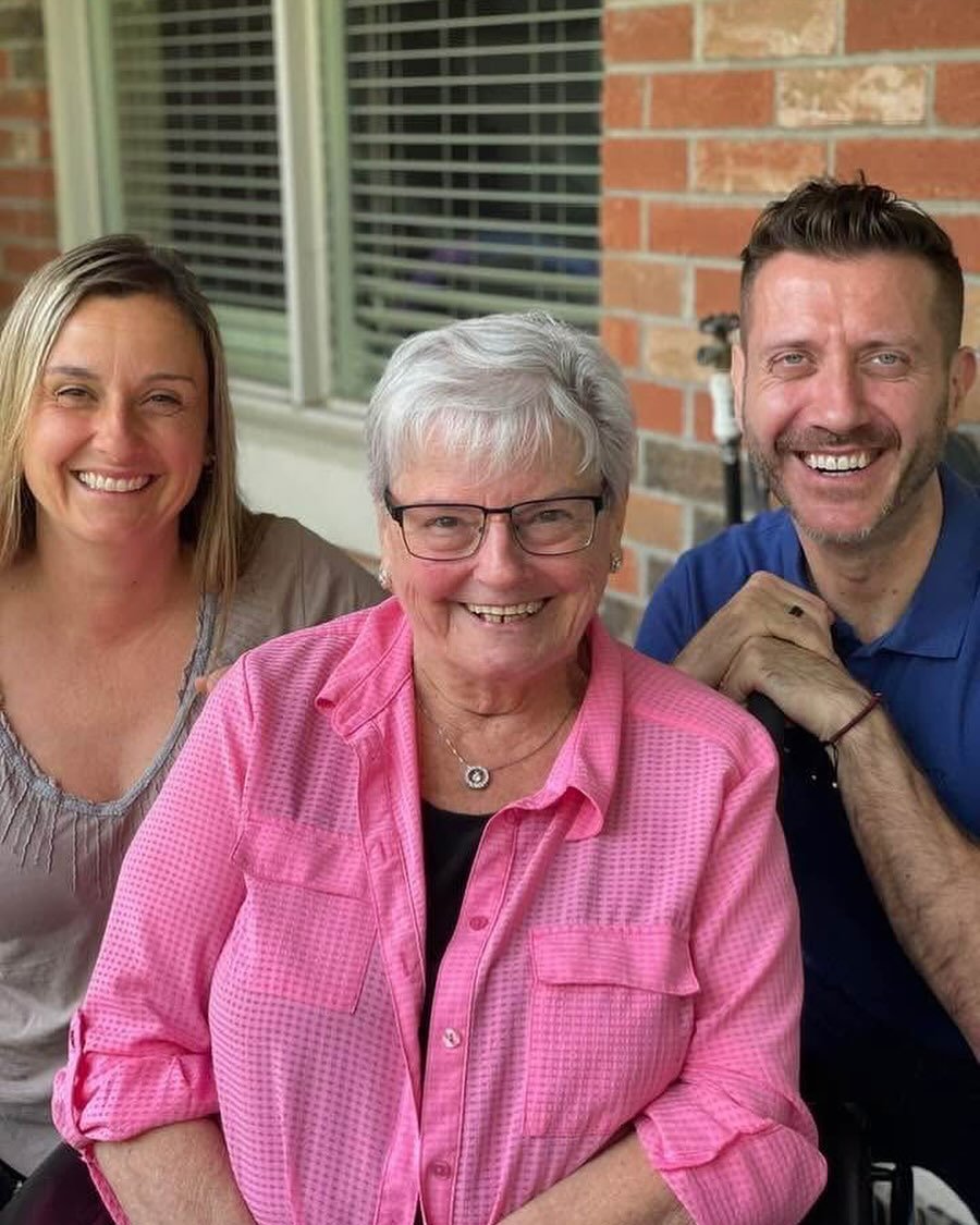 Happy Birthday, Mom!!! Hope this is the best year yet!!! xoxo @mpdmus @djvujacic