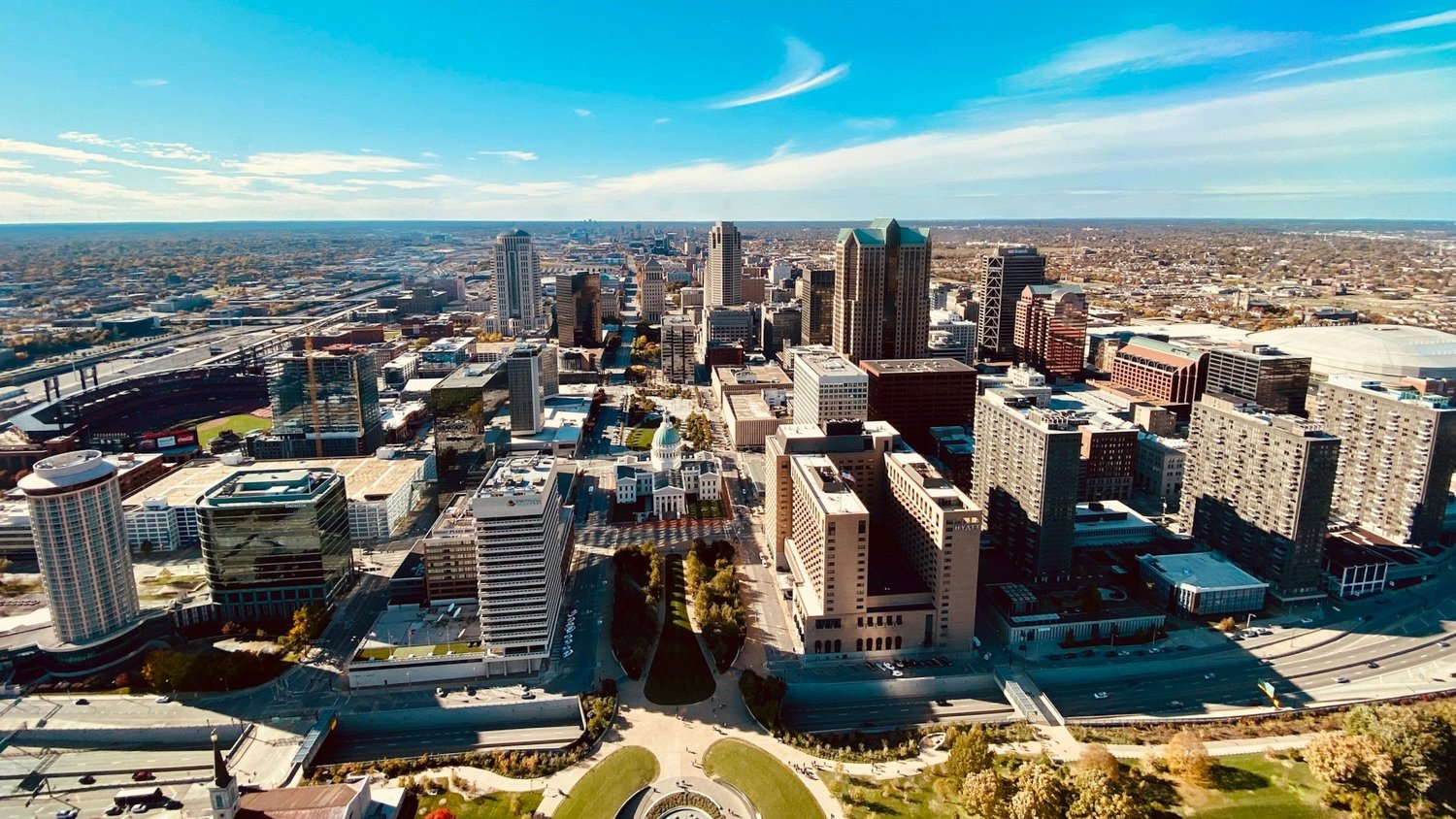 Downtown skyline along the Mississippi River in St. Louis showcasing real estate market opportunities