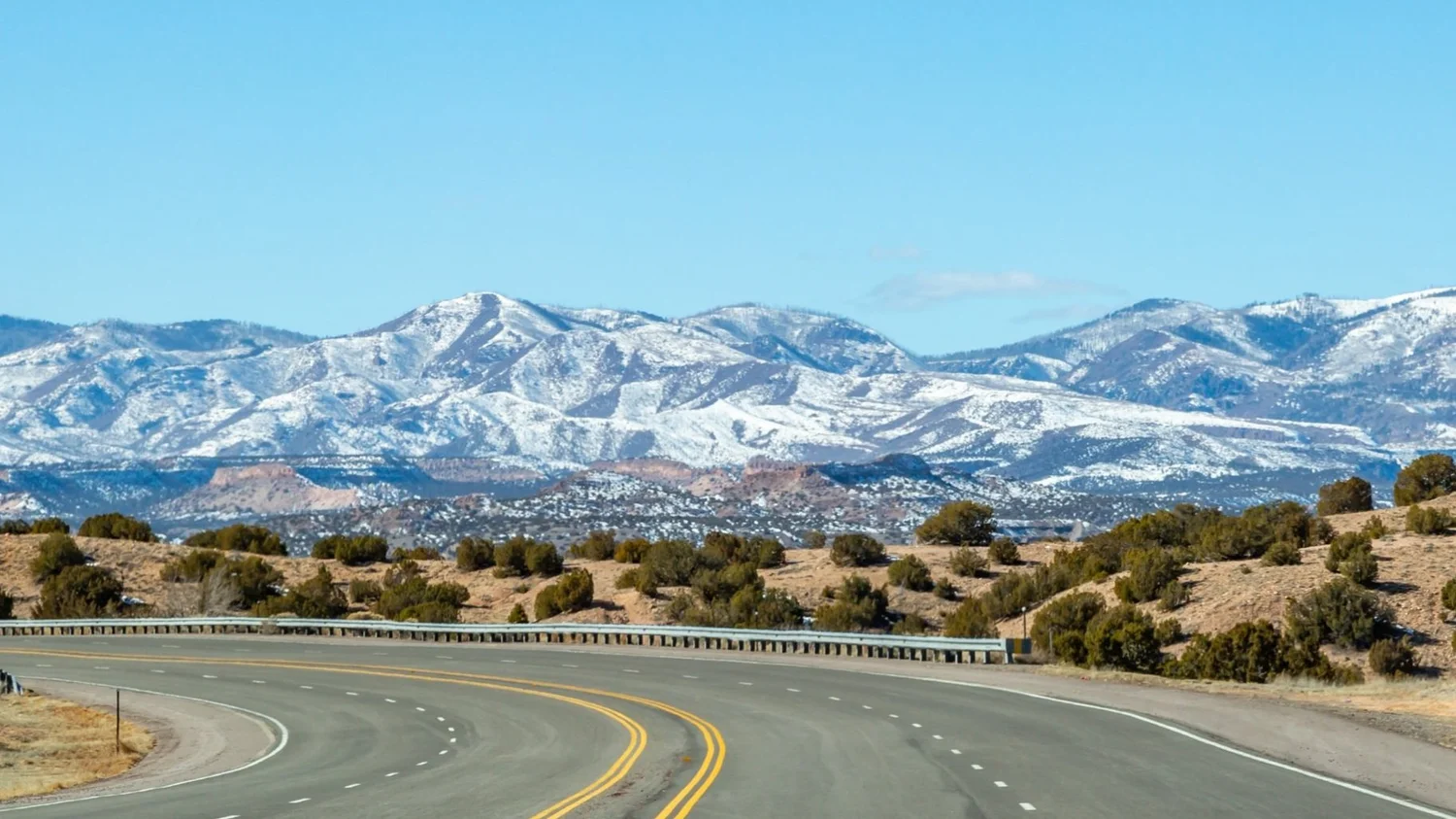 Mesas and neighborhoods in Los Alamos showcasing real estate market opportunities