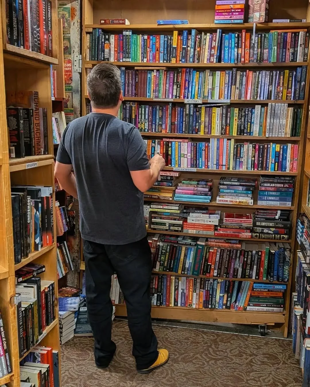 📚 Picking out paperbacks. Finding forgotten favorites. Looking for lost legends!

#vintagebooks #usedbookstore #bookstagram #bookstore #readersofinstagram