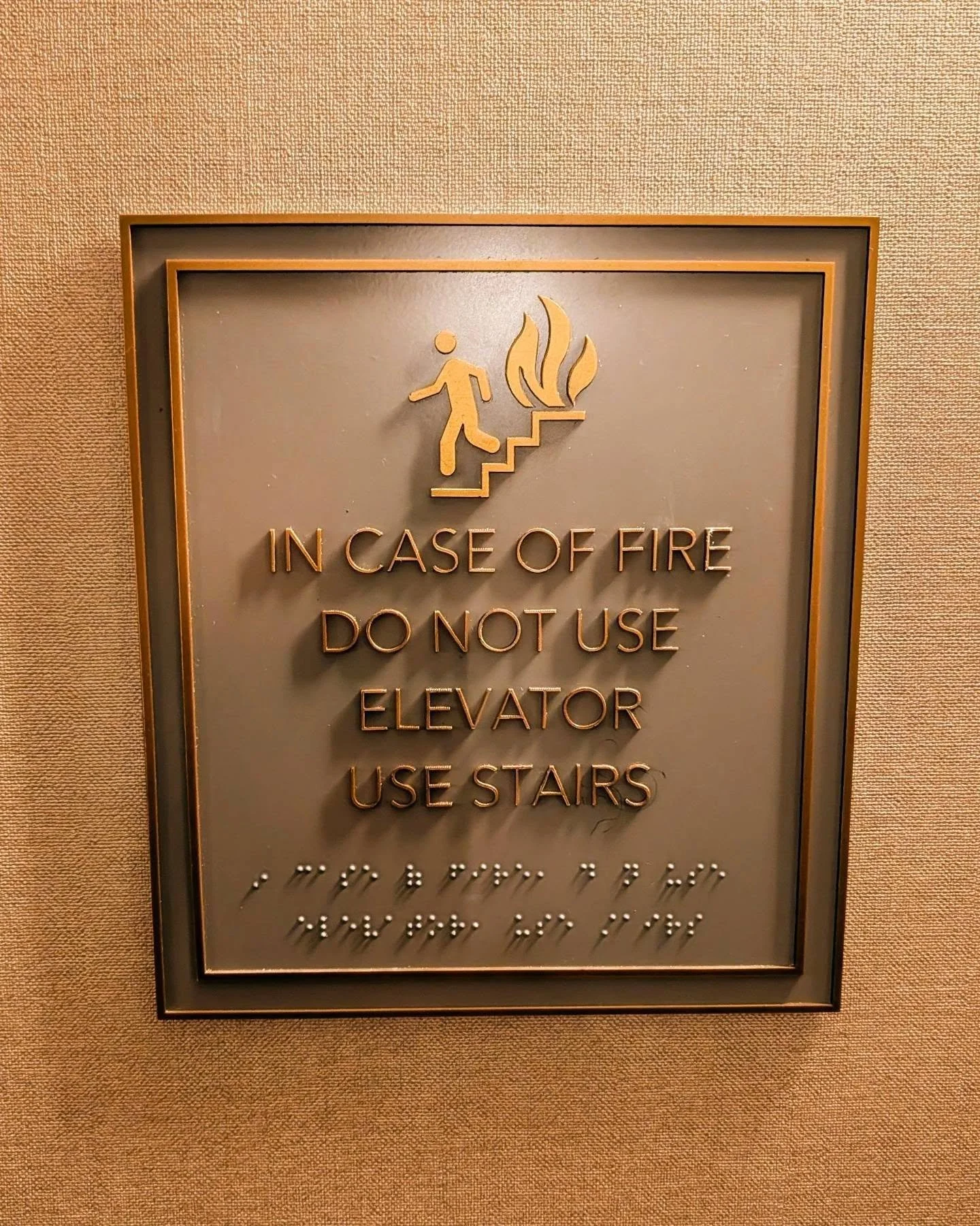 🏃 Dick Byrne would appreciate this classy hotel safety sign. Golden flames! So upscale. So refined.

#dickbyrne #incaseoffire #safetyfirst