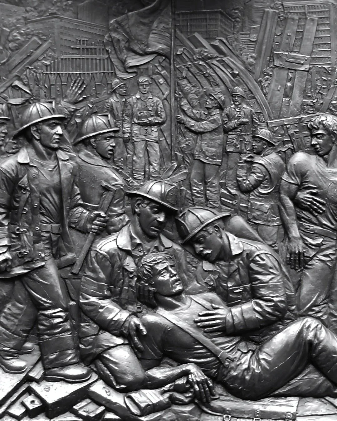 📛❤️ Today we remember the 2,977 lives lost on September 11th, 2001, including 343 members of the New York City Fire Department. And today we honor all of those firefighters and first responders who answered the call to serve. Their courage and sacri