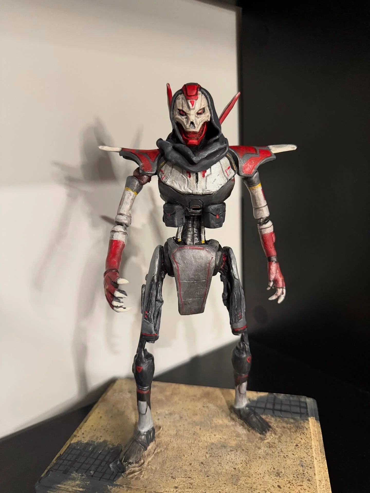 Finally finished the Revenant sculpture I promised my brother years ago&hellip;

Happy 30th birthday Evan! I hope you never work on a robot again that was hard.

Revenant from @playapex all hand sculpted from polymer clay and painted with acrylic