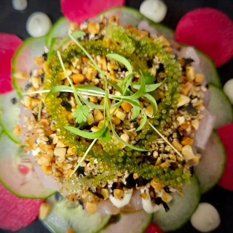 Check out this stunning #kanpachi tartare with a yuzu ginger aioli, peanut furikake, and our very own Kona Green Caviar seaweed, from @chefstevephelps at @indigenousrestaurant . Bravo, Chef Steve! 

Keep the creations coming, Chefs, we love seeing th