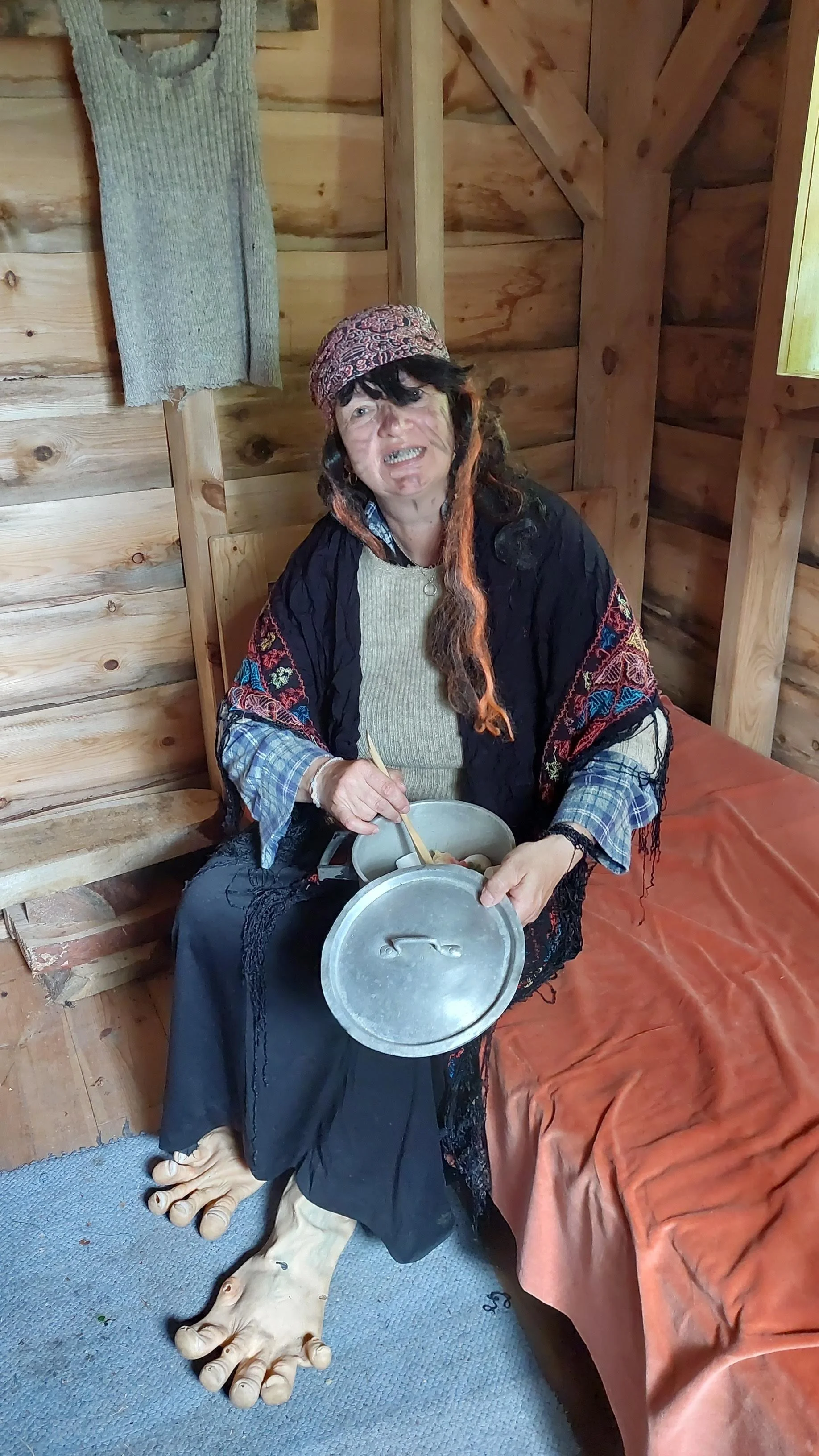 Leik og moro med de tilsette i Aadland gards- og friluftsbarnehage