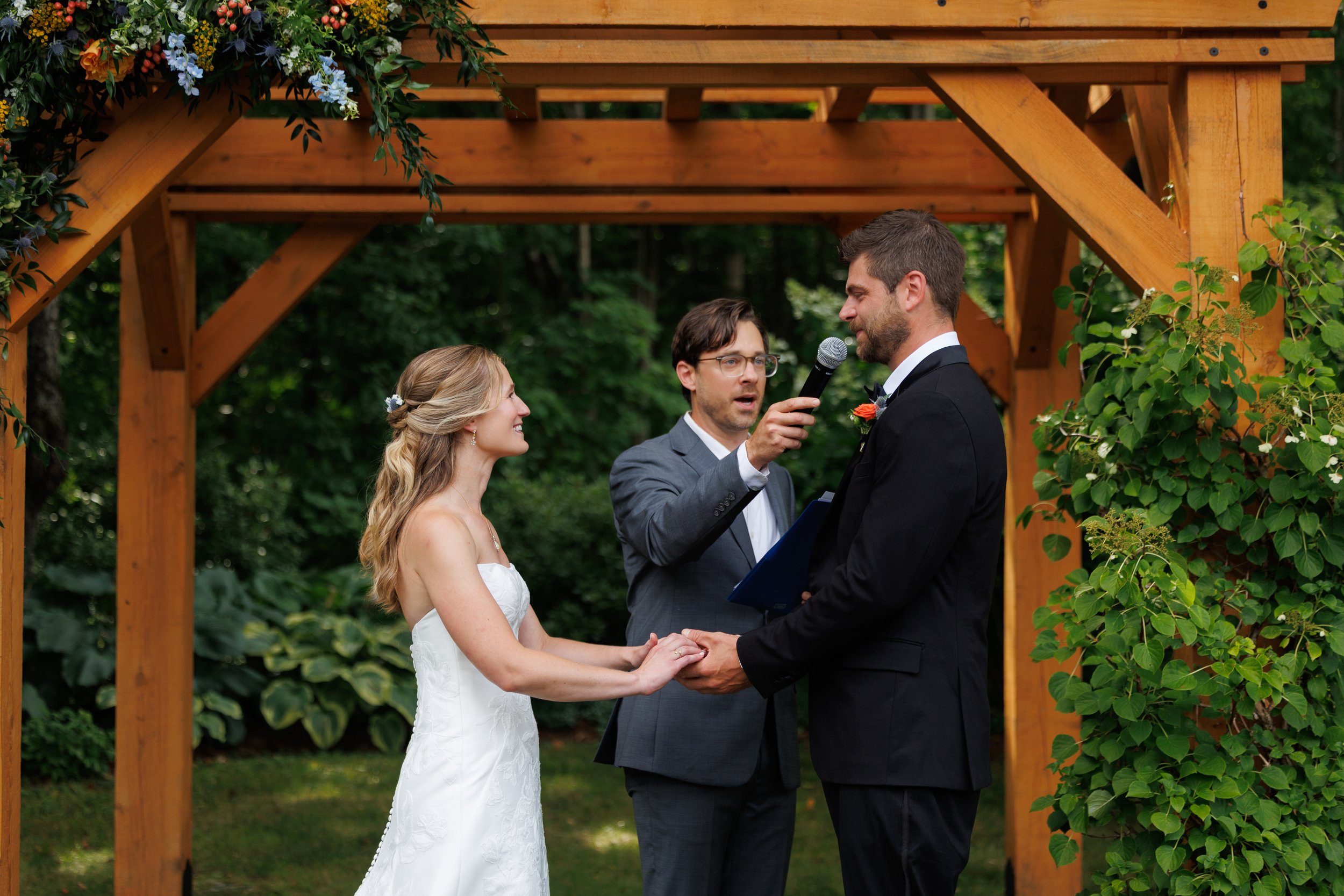 mad-river-barn-wedding-ceremony-waitsfield-vermont-449.jpg
