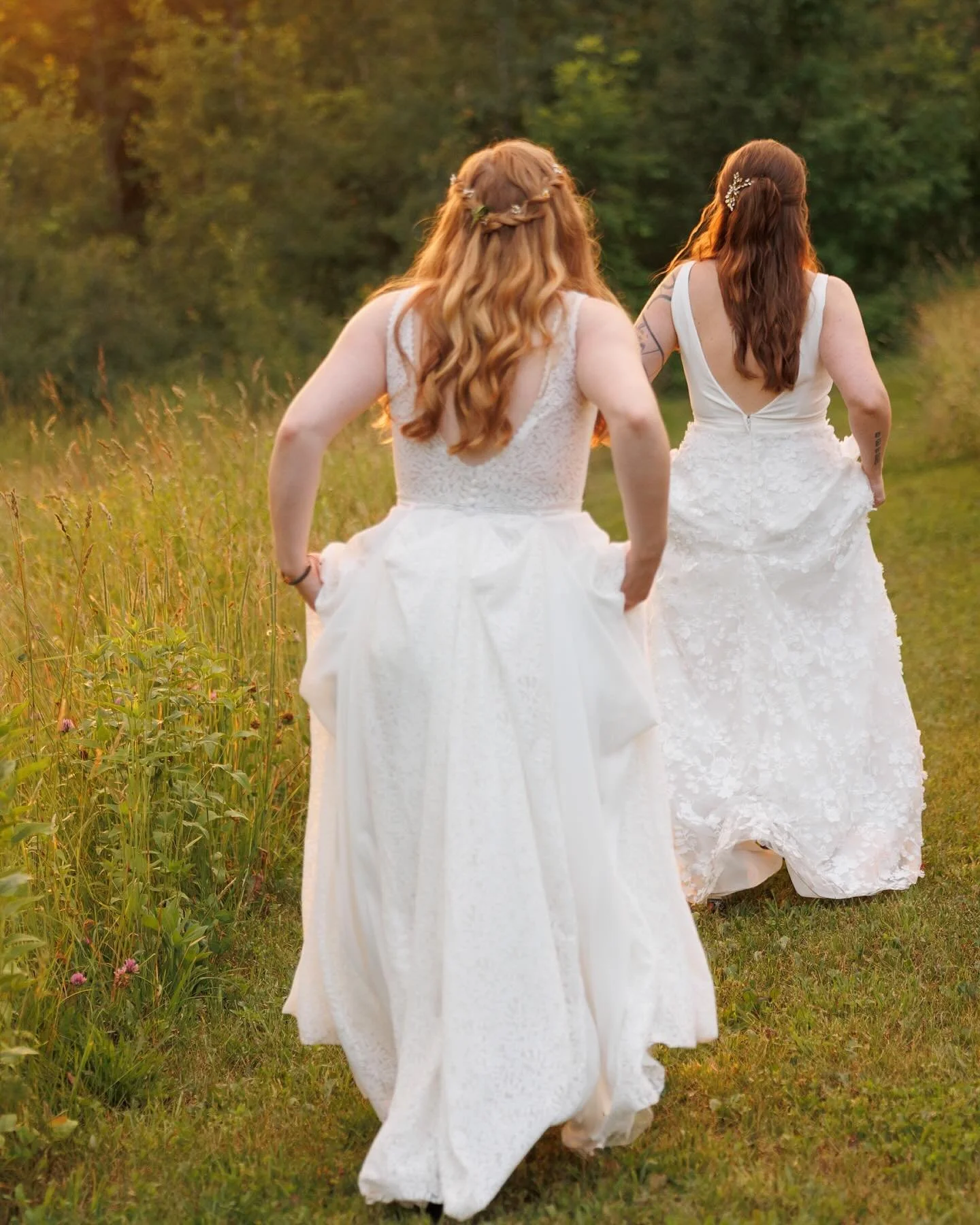Sunset portraits and cozy nighttime photos are some of the most meaningful parts of a wedding day. ✨
After the whirlwind of the ceremony and celebrations, there&rsquo;s something so special about stepping away together &mdash; just the two of you &md
