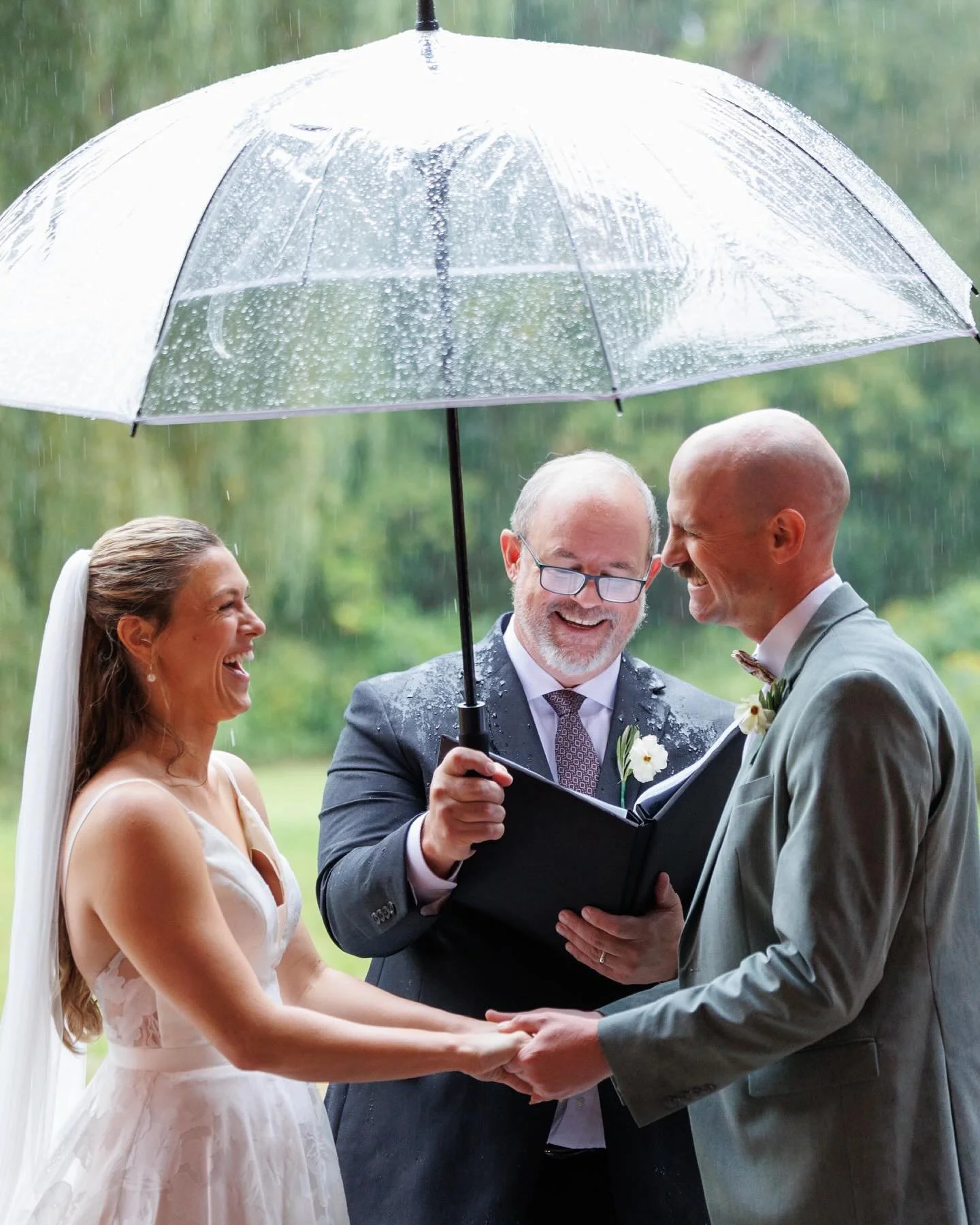 Rain on your wedding day? ☔️ No problem when you&rsquo;ve got love, laughter, and a packed dance floor to keep the party going. 💃✨ From vows under an umbrella to twirling by the barn at night, K + M&rsquo;s wedding was nothing short of unforgettable