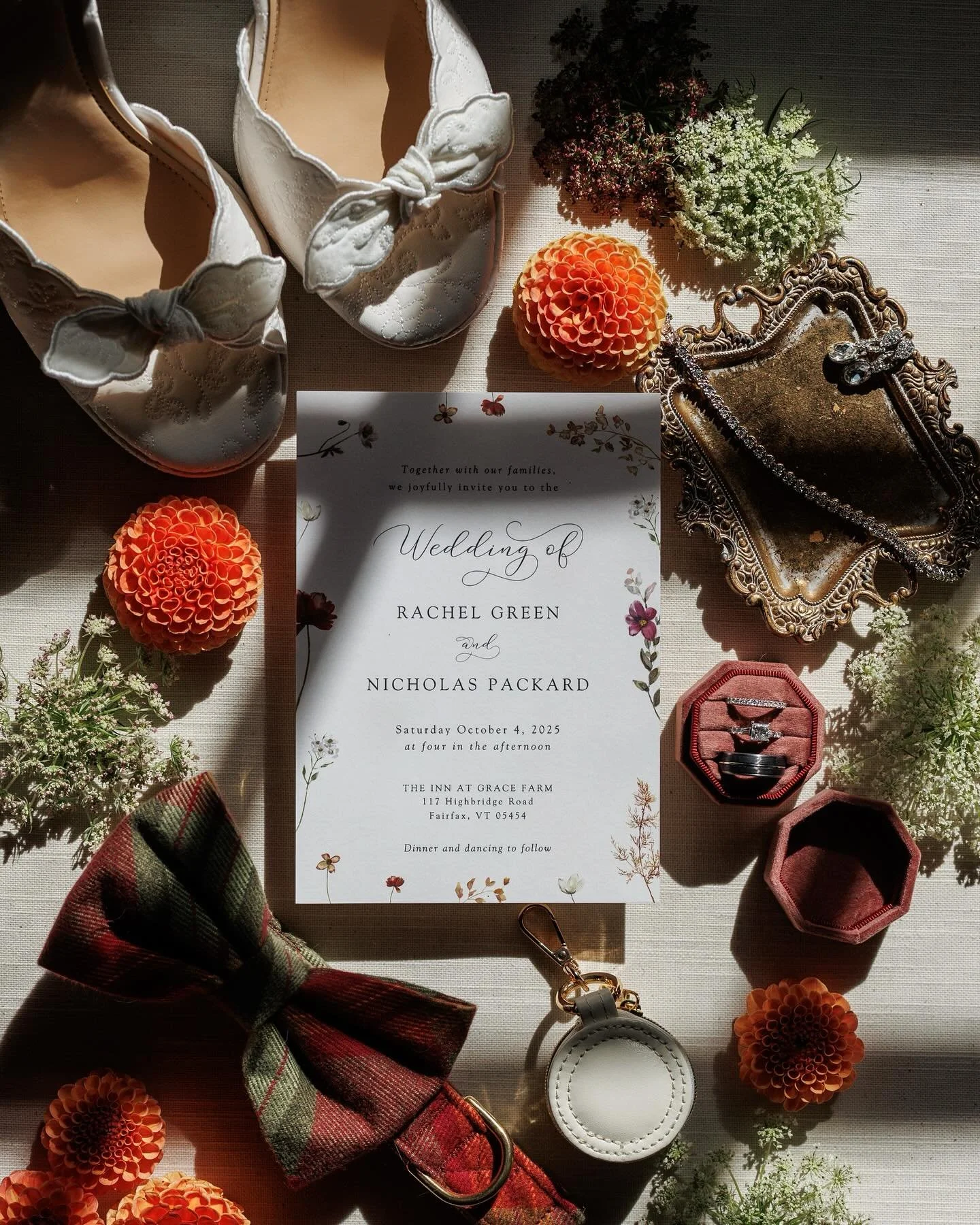 Saturday was pure Vermont magic 🍁 Golden light, mountain views, and the dreamiest fall florals for Rachel &amp; Nick at The Inn at Grace Farm ✨

#VermontWeddings #InnAtGraceFarm #VermontWeddingPhotographer #FallInVermont

Venue:  @theinnatgracefarm 