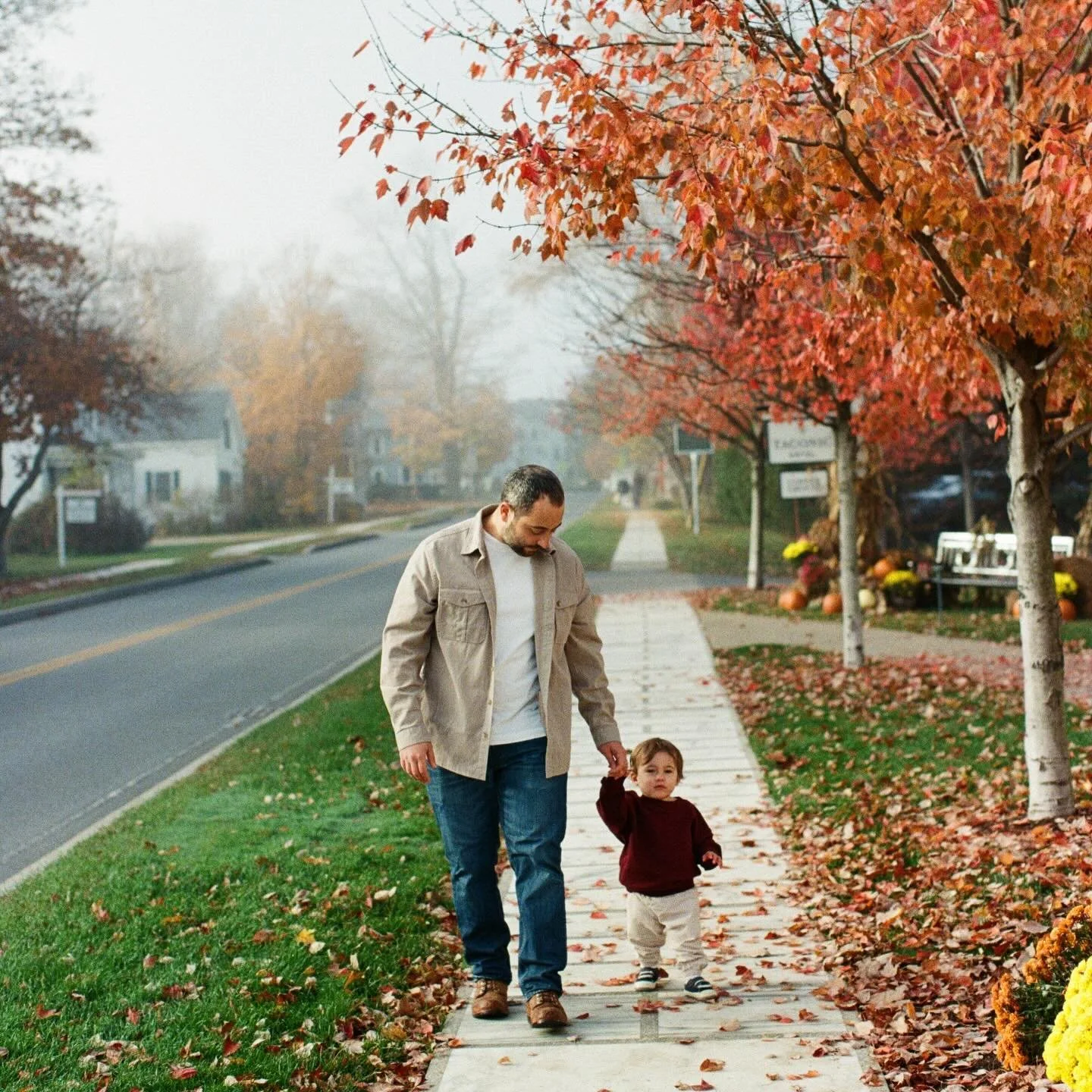 Something about 35mm just wraps a moment in warmth. I&rsquo;m in love with how these turned out. 🍂

#35mmfilm #manchestervt #vermontphotographer