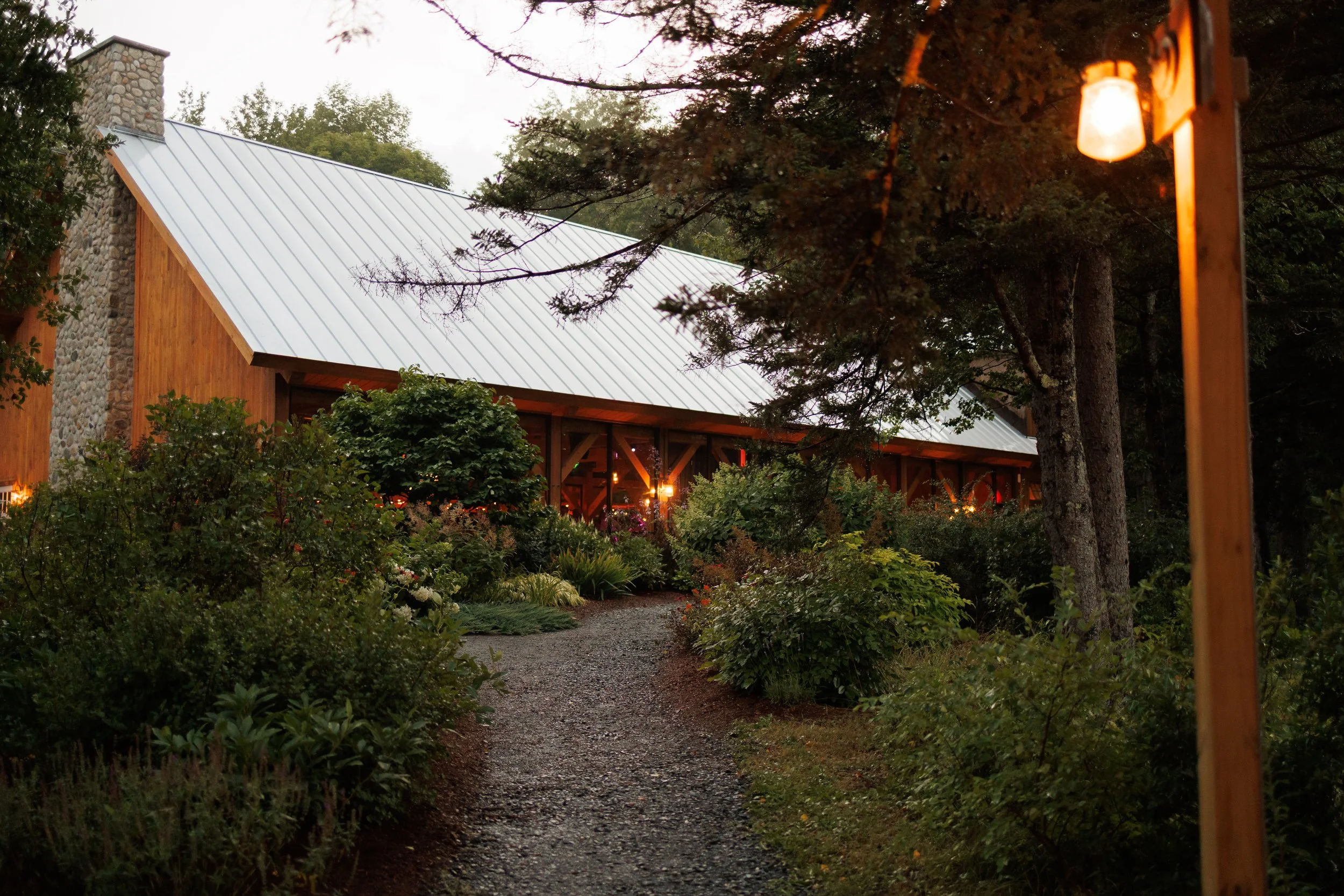 mad-river-barn-wedding-waitsfield-vermont-836.jpg