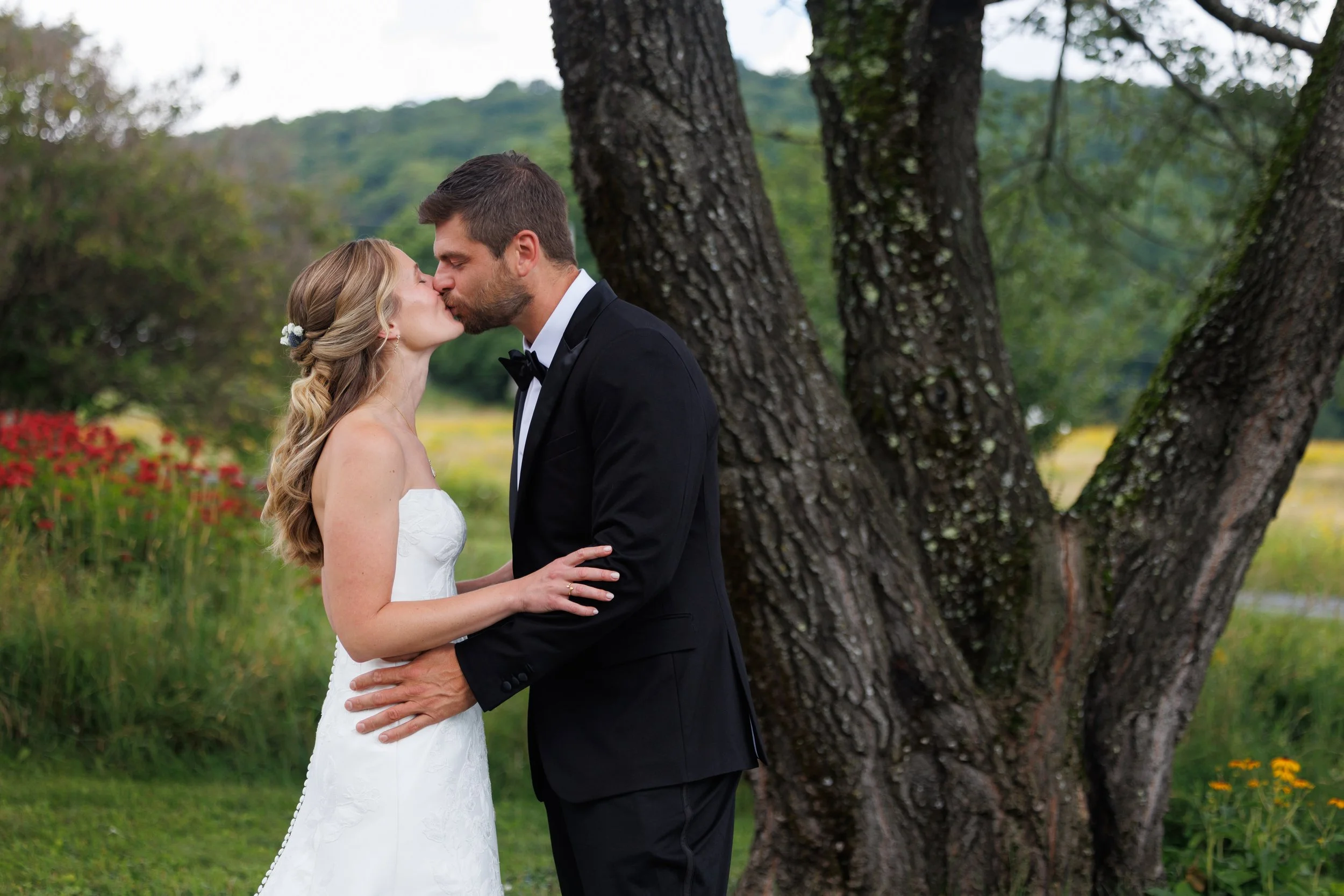 mad-river-barn-wedding-waitsfield-vermont-053.jpg
