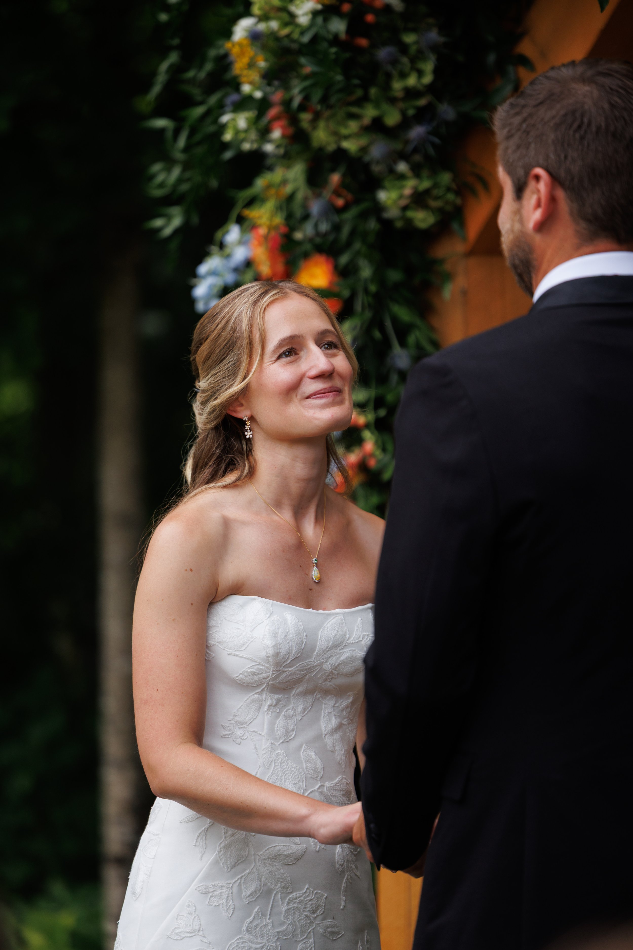 mad-river-barn-wedding-ceremony-waitsfield-vermont-387.jpg