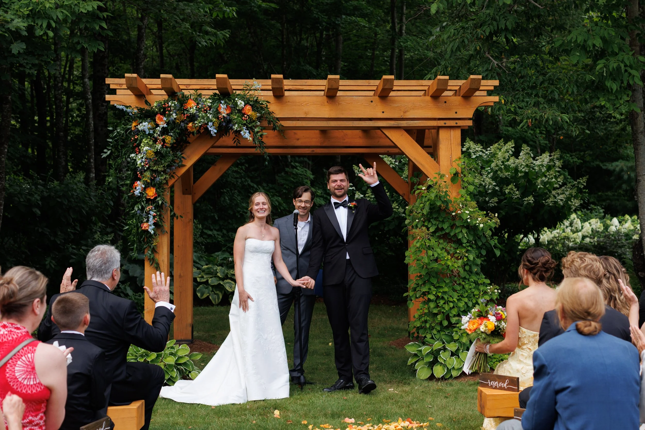 mad-river-barn-wedding-ceremony-waitsfield-vermont-370.jpg
