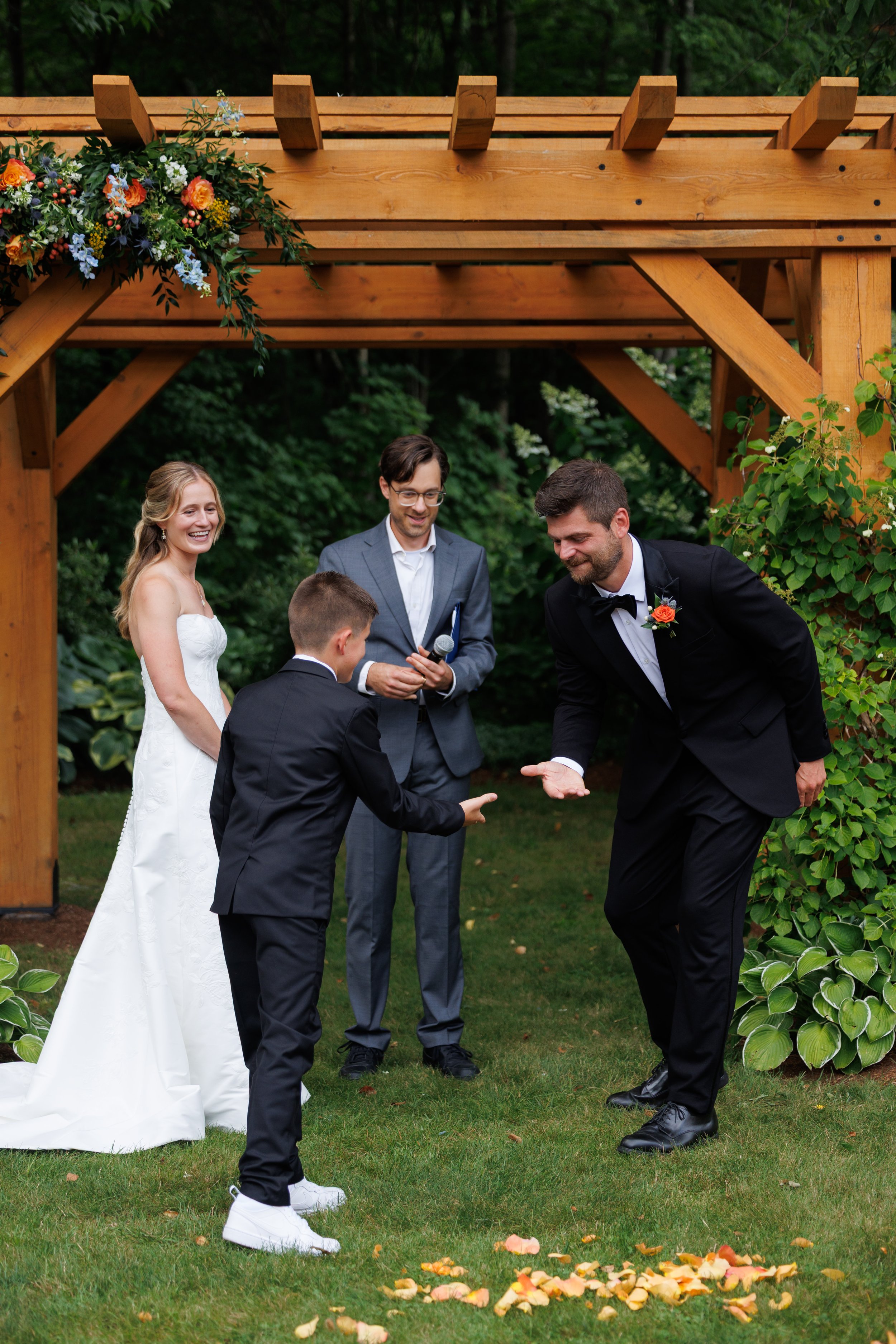 mad-river-barn-wedding-ceremony-waitsfield-vermont-442.jpg