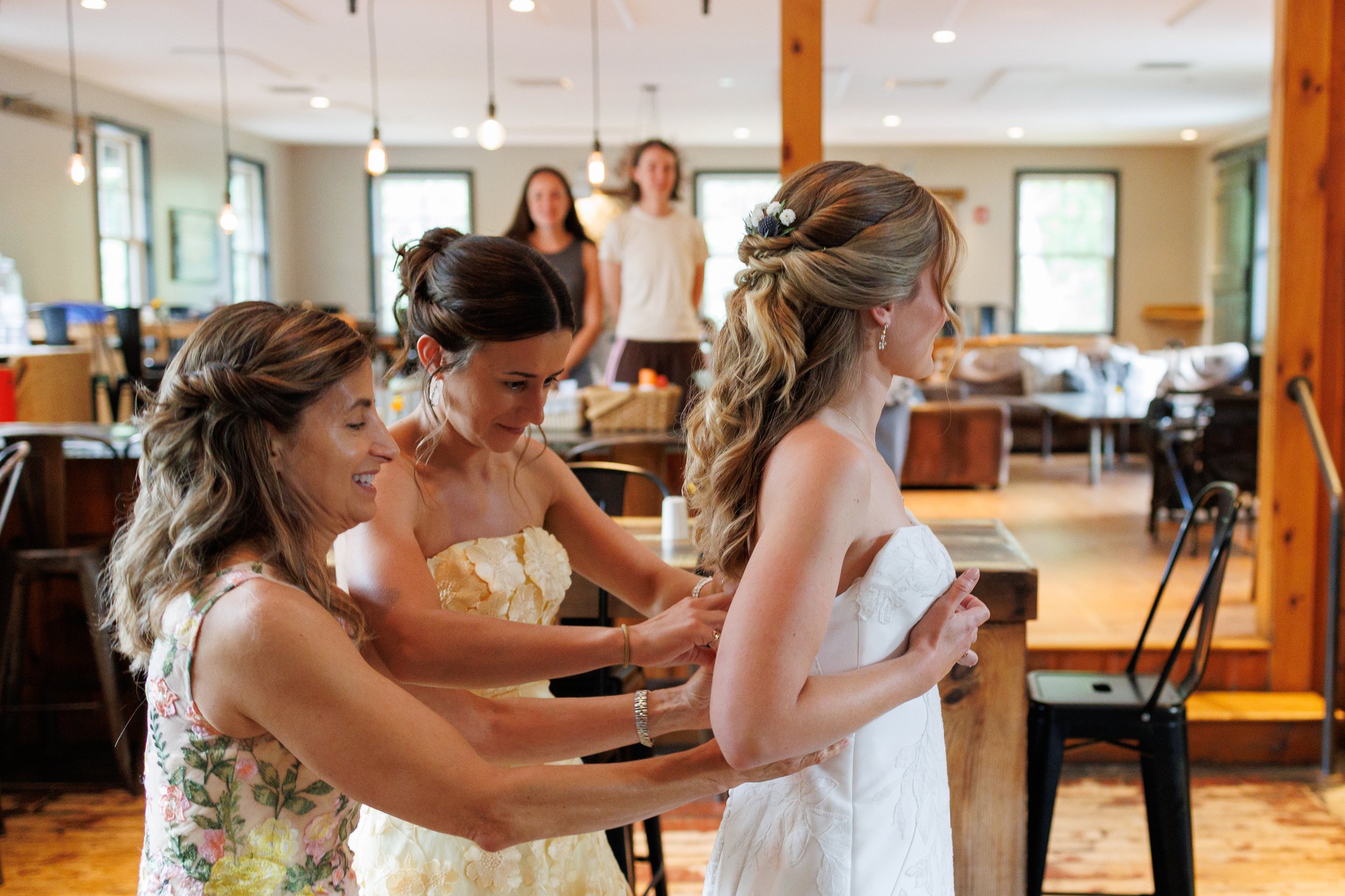 mad-river-barn-wedding-waitsfield-vermont-026.jpg