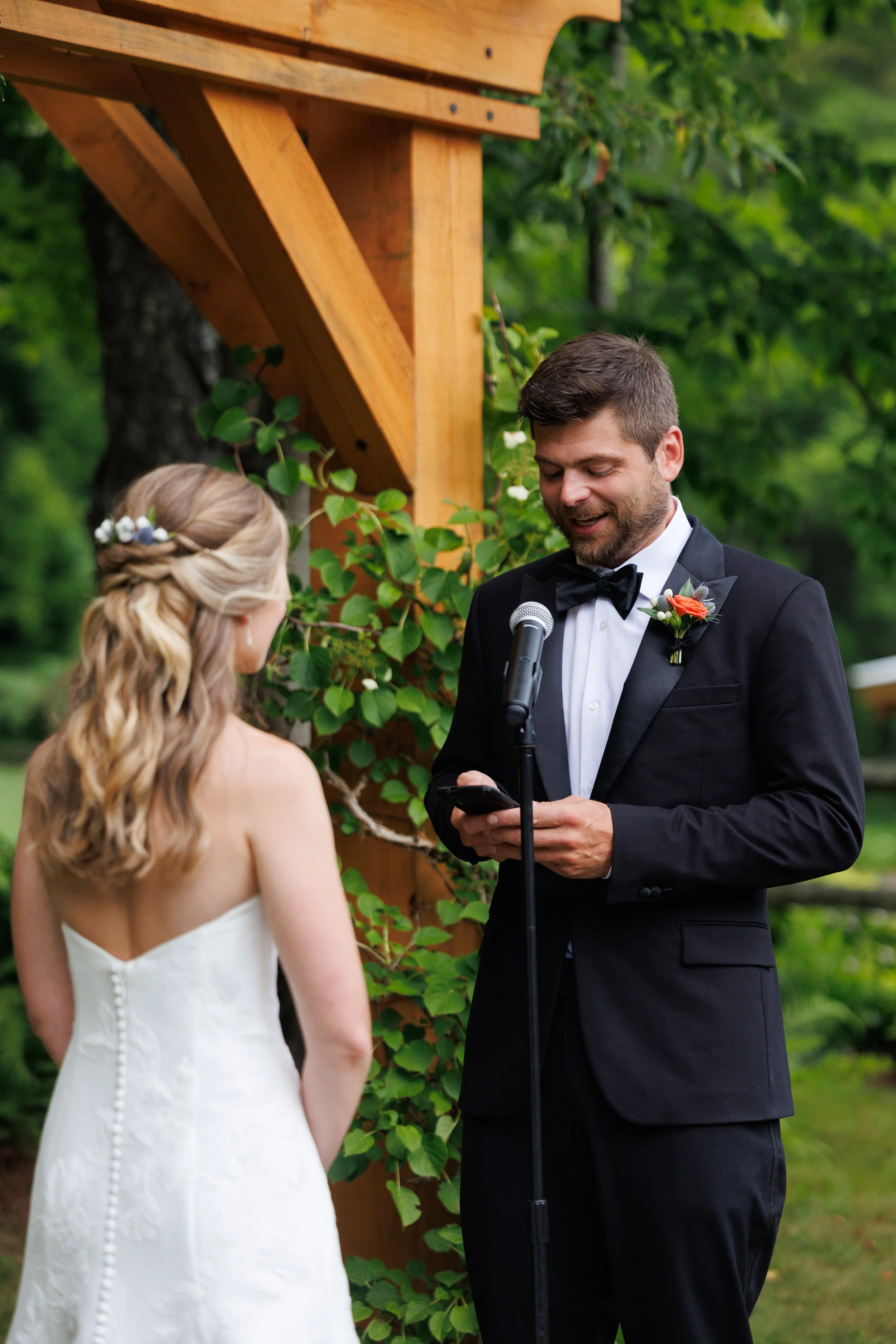 mad-river-barn-wedding-ceremony-waitsfield-vermont-409.jpg