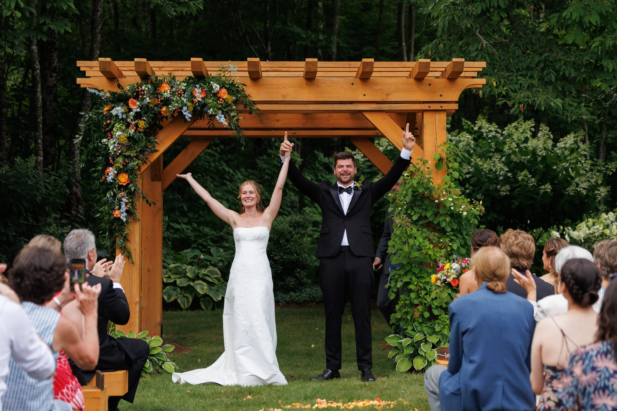 mad-river-barn-wedding-ceremony-waitsfield-vermont-470.jpg
