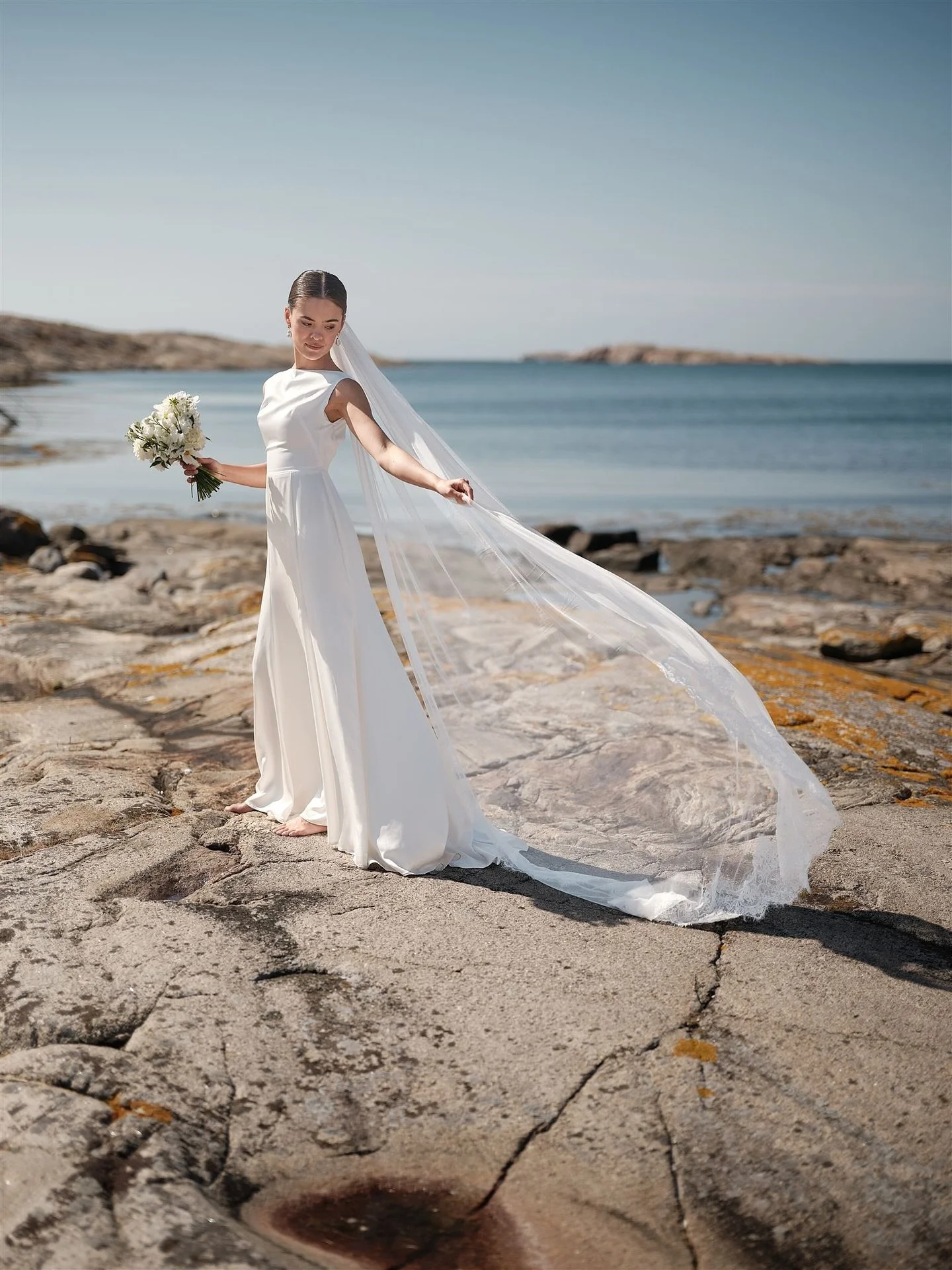 Here comes the bride 🤍 Luka

#bruhnsphoto #bruhnsfoto #br&ouml;llop2026 #br&ouml;llopp&aring;sm&ouml;gen #br&ouml;llopsfotograf #fotografv&auml;stkusten