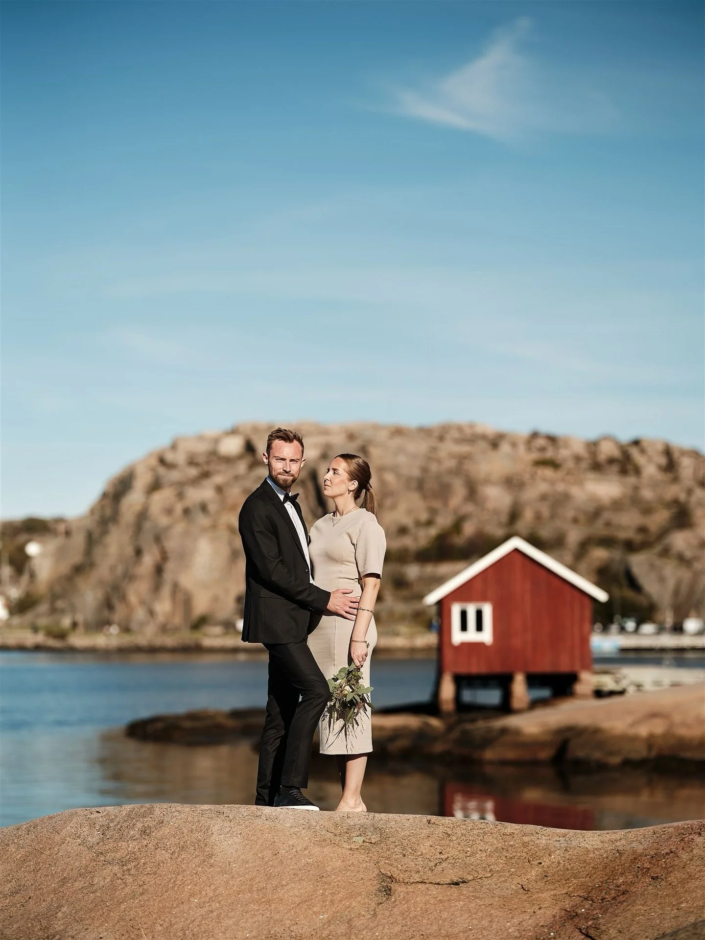 Emilia 🤍 Pontus
Sv&aring;rt att tro att det bara &auml;r en vecka sedan det var september och fantastisk v&auml;der n&auml;r det idag bl&aring;ser storm och regnet smattrar mot rutan. 

#bruhnsphoto #br&ouml;llopsfotografering #fotografv&auml;stkust
