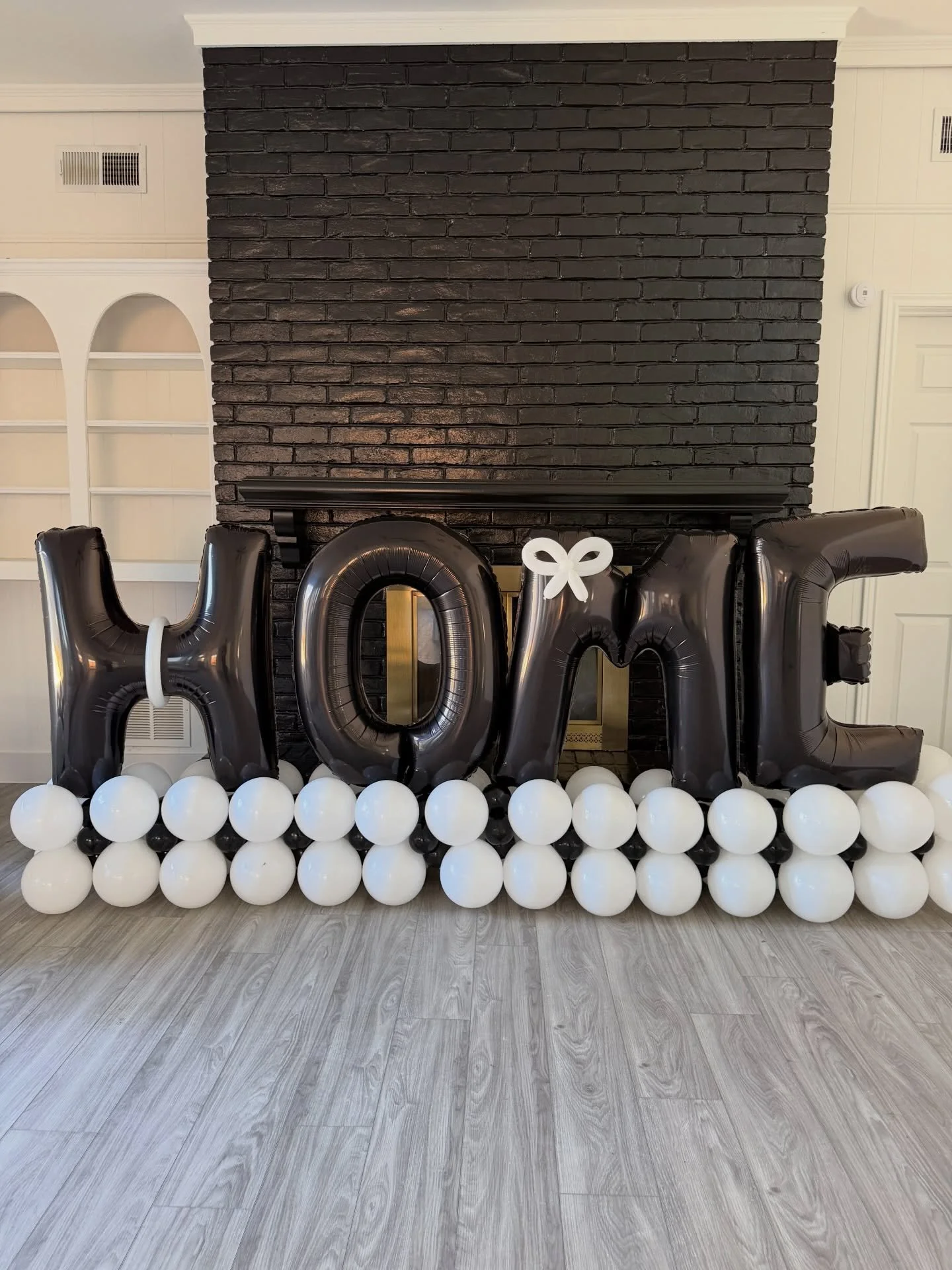 Welcome home, but make it unforgettable 🏡✨

Clean, custom, and designed to make the first moment in your new space feel special.

#WelcomeHomeDecor
#BalloonStylist
#LuxuryDecor
#DallasEventStylist
#ClassyCreations214