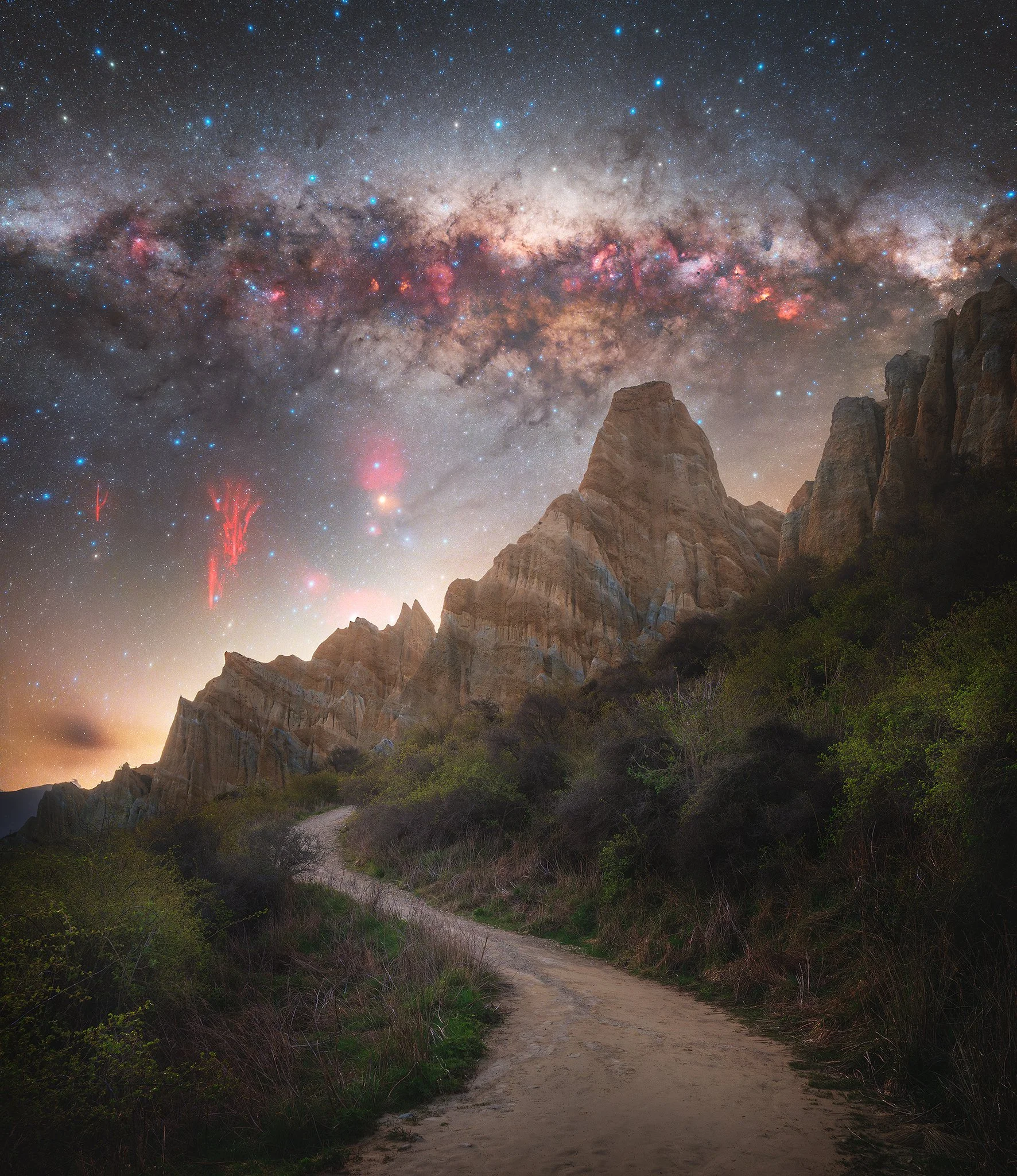 Red Sprites Clay Cliffs 2048px.jpg