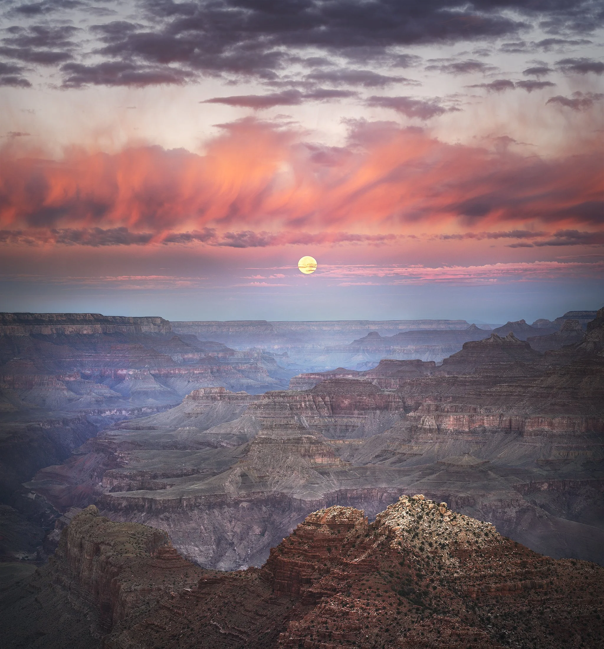 Grand Canyon Moonset 1350px.jpg