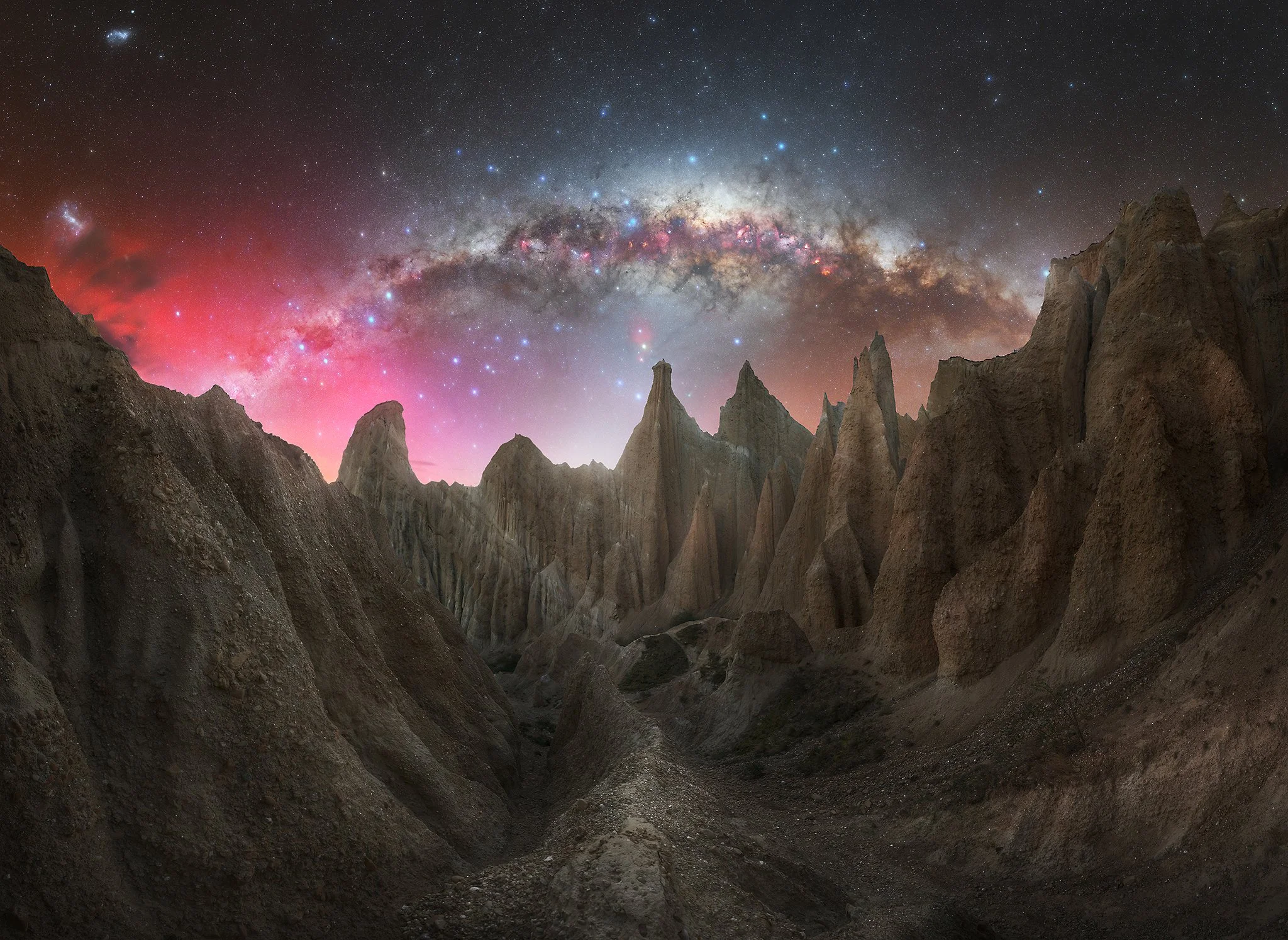 Clay Cliffs 2048px.jpg